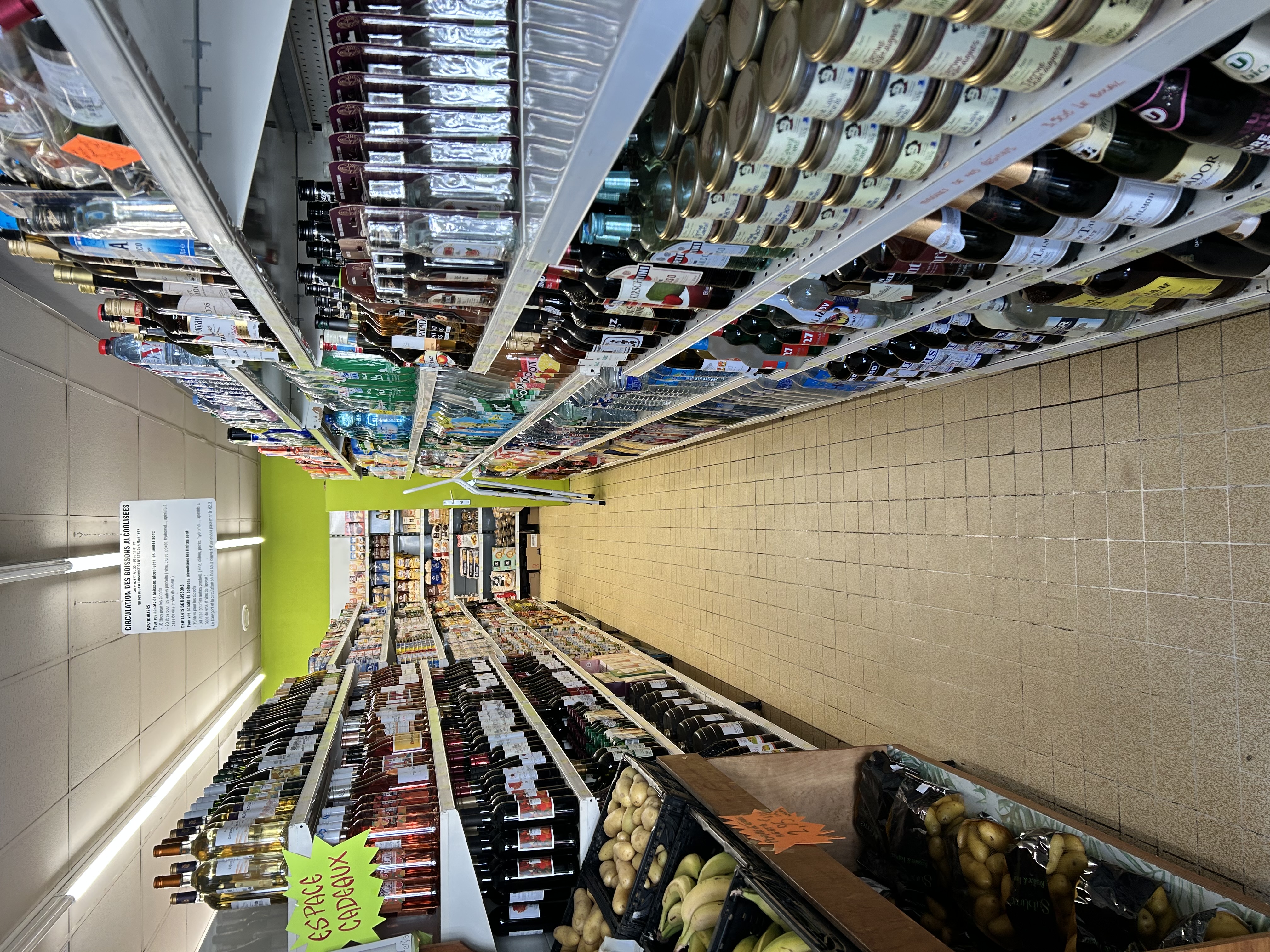 À vendre Supérette alimentaire,située sur la commune du donjon (03),entre Digoin et Vichy. Dernier CA annuel :707560 HT Loyer mensuel ttc :417€ Prix de vente : 180000€ 
Pour cause retraite 
Pour plus de renseignements veuillez nous contacter