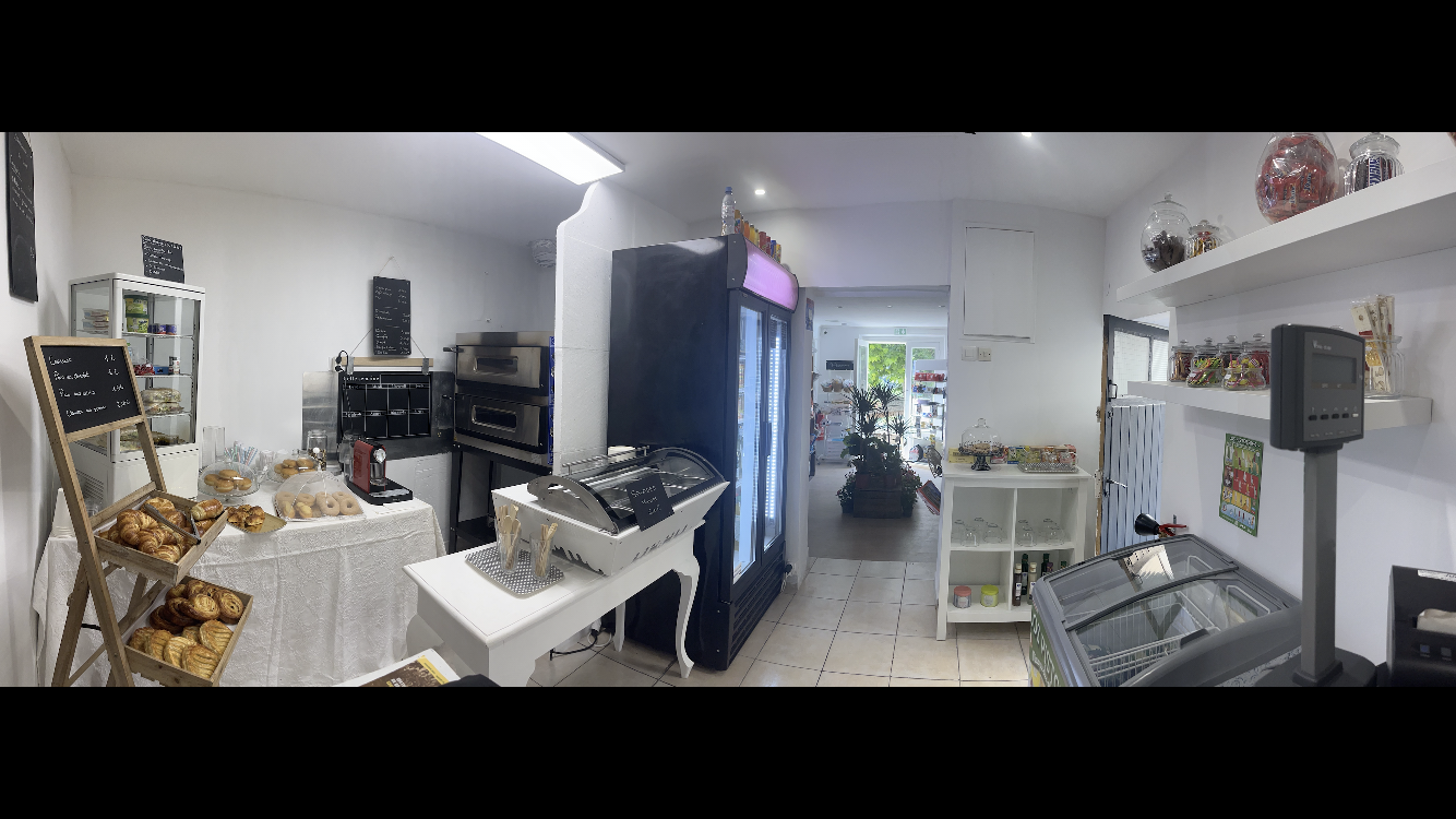 Dans un petit village de 3500 âmes, au pied du Garlaban et des collines de Pagnol, cède fonds de commerce d'alimentation générale, épicerie, point chaud au prix de 90.000 €.
Après petits travaux de réaménagement, possibilité de remise en service du four à bois (puisque le local est la plus ancienne boulangerie du village).
Il s'agit du seul commerce du village.
