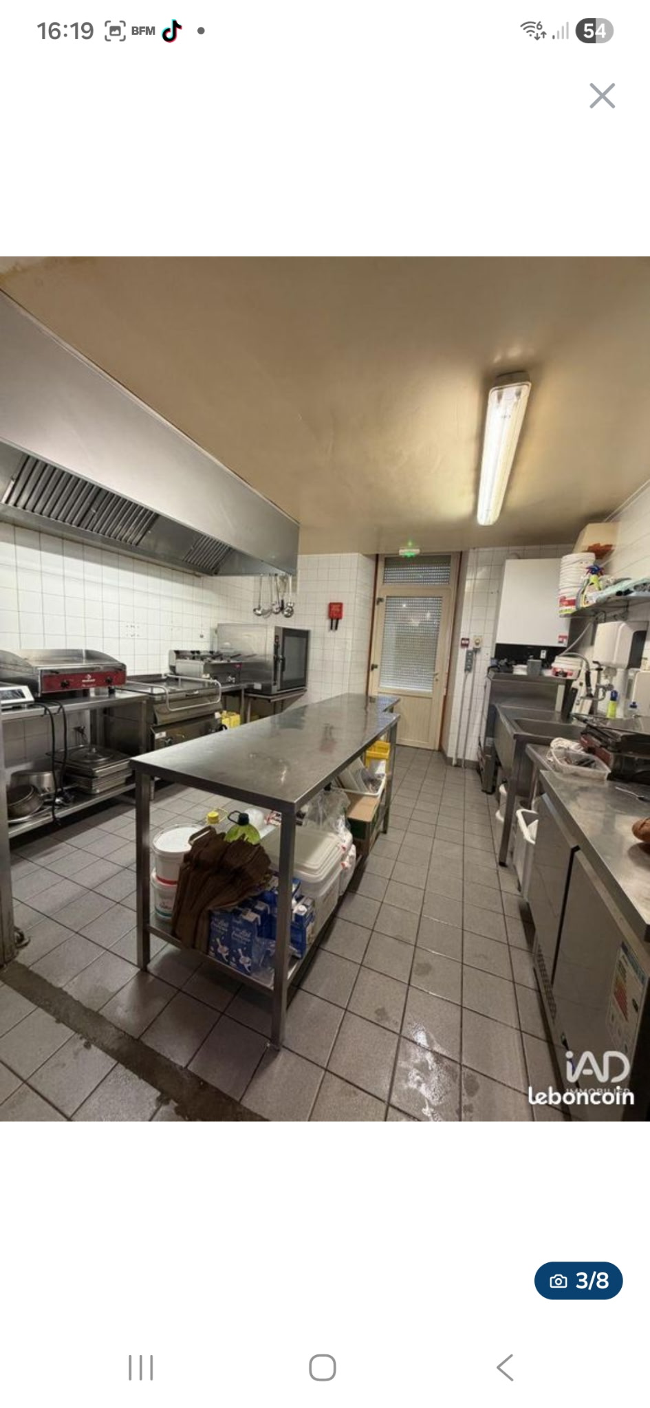 Vend cause Santé fonds de commerce  bar brasserie au cœur du perigord vert dans un petit village avec épicerie garage automobile 3 médecins kiné infirmière coiffeur notaire et nombreux autres artisans. Bâtiment en location à la mairie loyer attractif fonctionnement en snack le soir sur place ou à emporter menu ouvrier le midi placé sur une grande place terrasse 30 places salle 50 places plus de renseignements nous contacter reponse rapide .