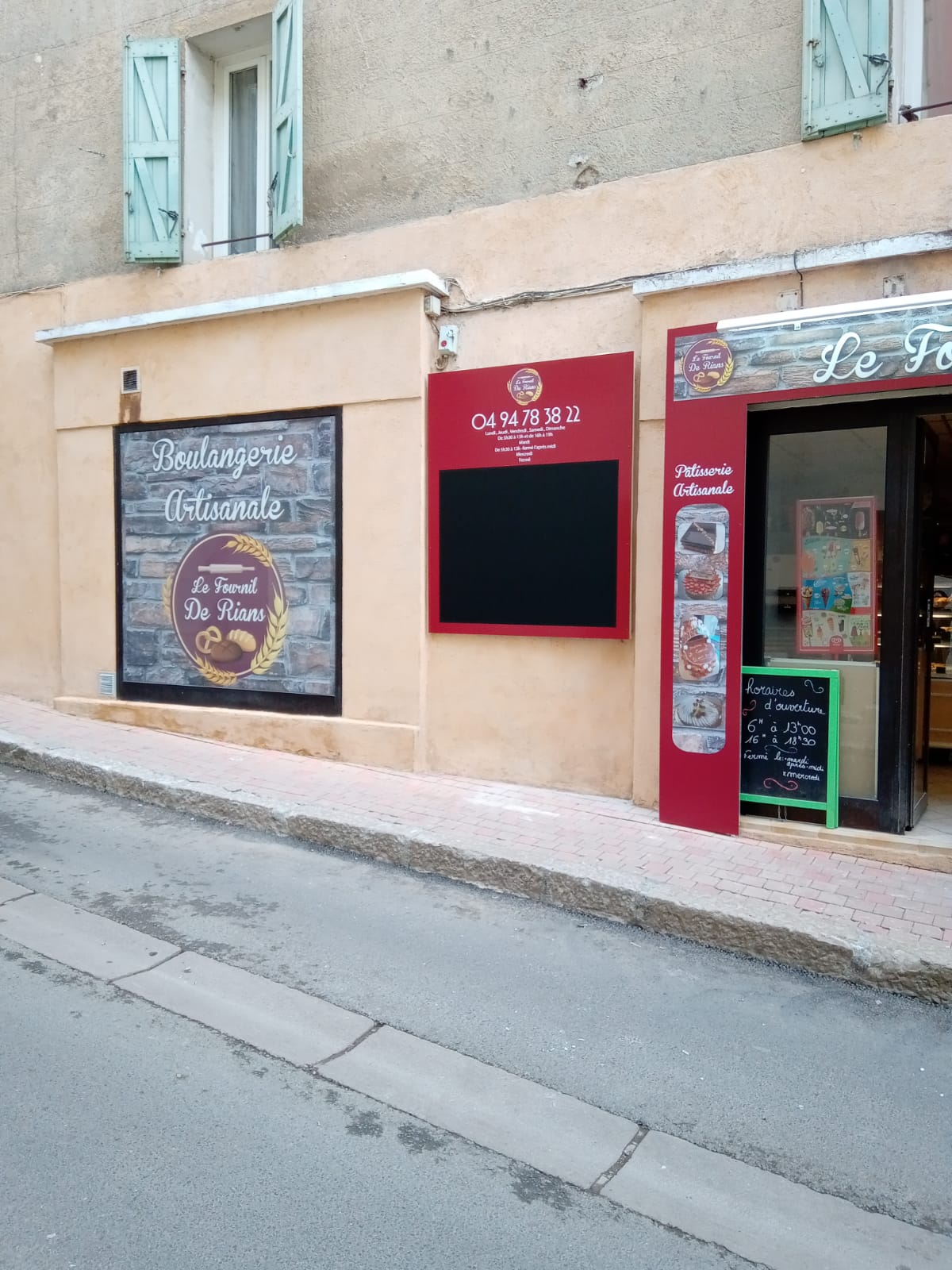 Fonds boulangerie Pâtisserie C.A. cloturé au 30.03.24 150.000 € petit loyer mensuel 650 € bail neuf 3/6/9 pour le repreneur. village haut Var 4500 habitants
vendu cause double emploi et trop fatigué
pas de logement attenant mais facile à trouver