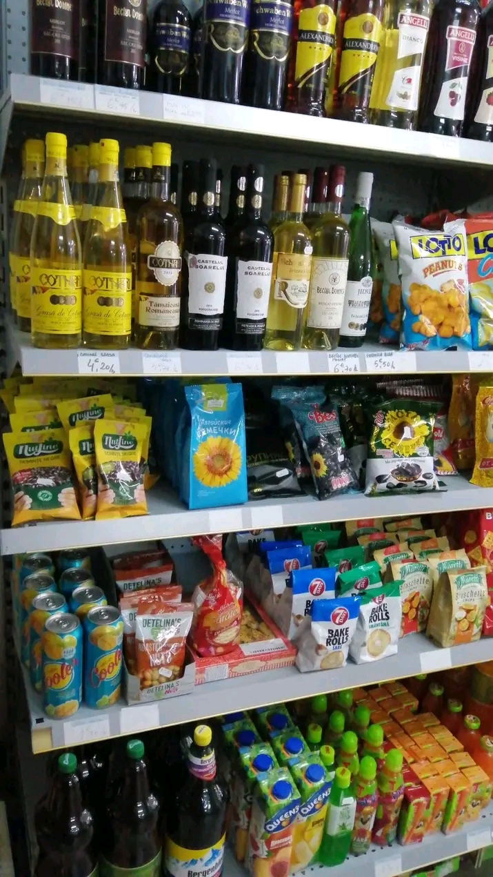 À VENDRE — Fonds de commerce épicerie de quartier (200 m²)
​Idéalement située au cœur d'un quartier dynamique et commerçant, à proximité immédiate d'une école, d'un bureau de tabac, d'une pharmacie et d'un parc public. Bel emplacement garantissant un passage  régulier et une clientèle fidèle.parking,garage et cave à titre.
​Les atouts du bien :
​Superficie : 200 m² d'espace de vente et de stockage.
​État : Travaux récents, aucun frais à prévoir pour le lancement.
​Équipement : Matériel fonctionnel et prêt à l'emploi (vitrines réfrigérées, rayonnages, caisse).
​Prix de cession : 50 000 €
​Pour plus de renseignements ou pour organiser une visite, contactez-moi par message privé ou par téléphone au 0699313438.