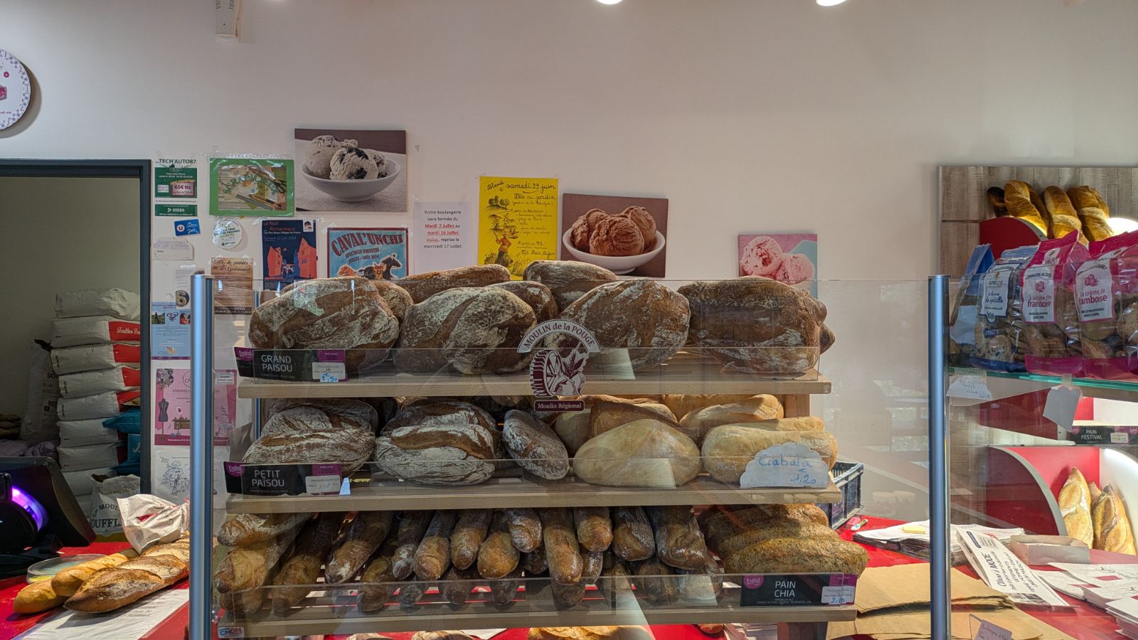 Vends fond de commerce + matériels boulangerie-pâtisserie sur une commune de 700 habitants.
Locaux appartenant a la commune, loyer commerce 450 euros HT + logement 250 euros.
L'ensemble du matériel est en bon état de façon général.
Clientèle fidèles et régulières vous êtes au cœur du village.
CA 2021 : 217 000
CA 2022 : 205 000
CA 2023 : 221 000
CA 2024 : 243 000
Pour plus d'information me contacter par sms