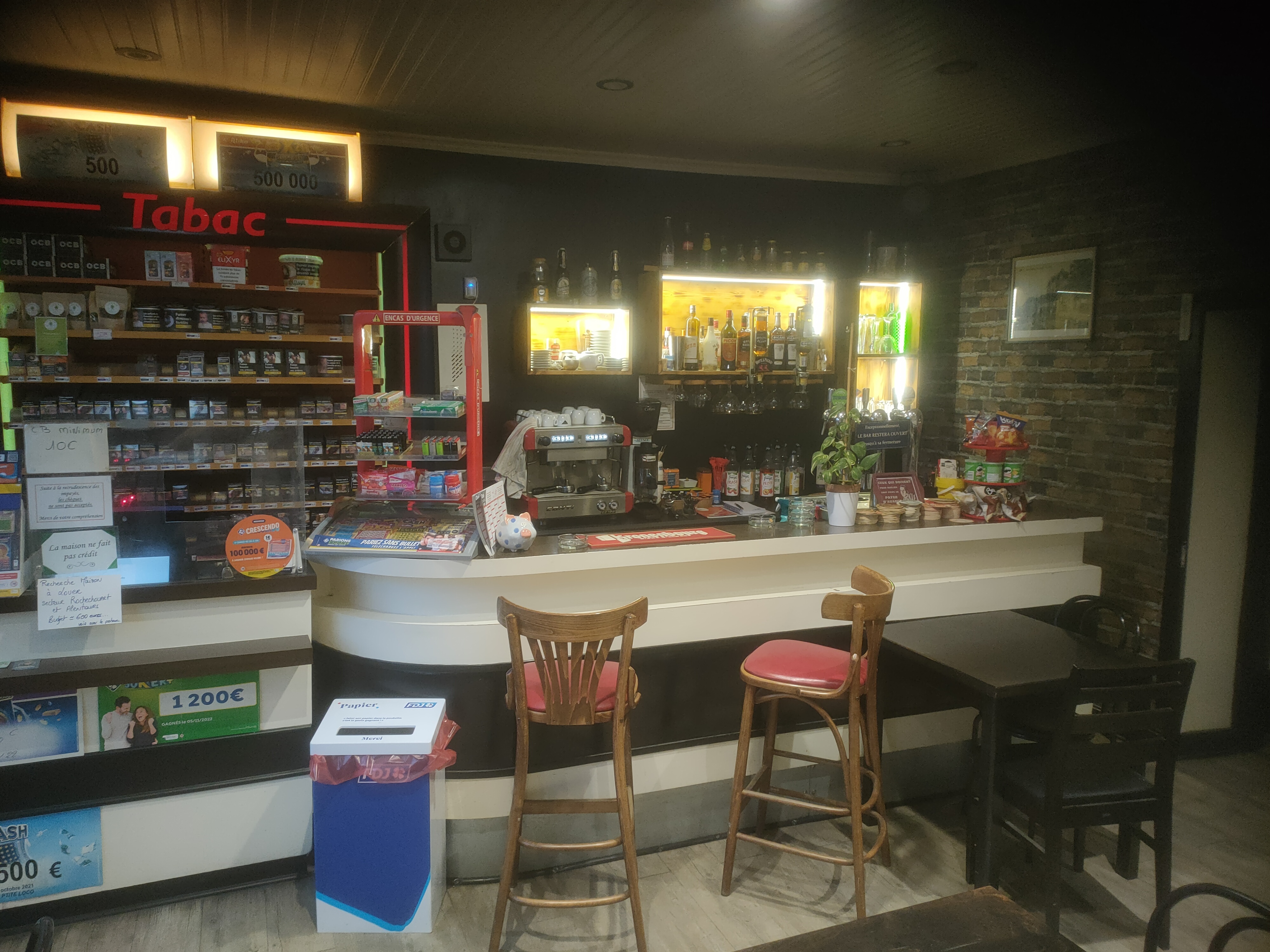 Bar tabac FDJ restaurant