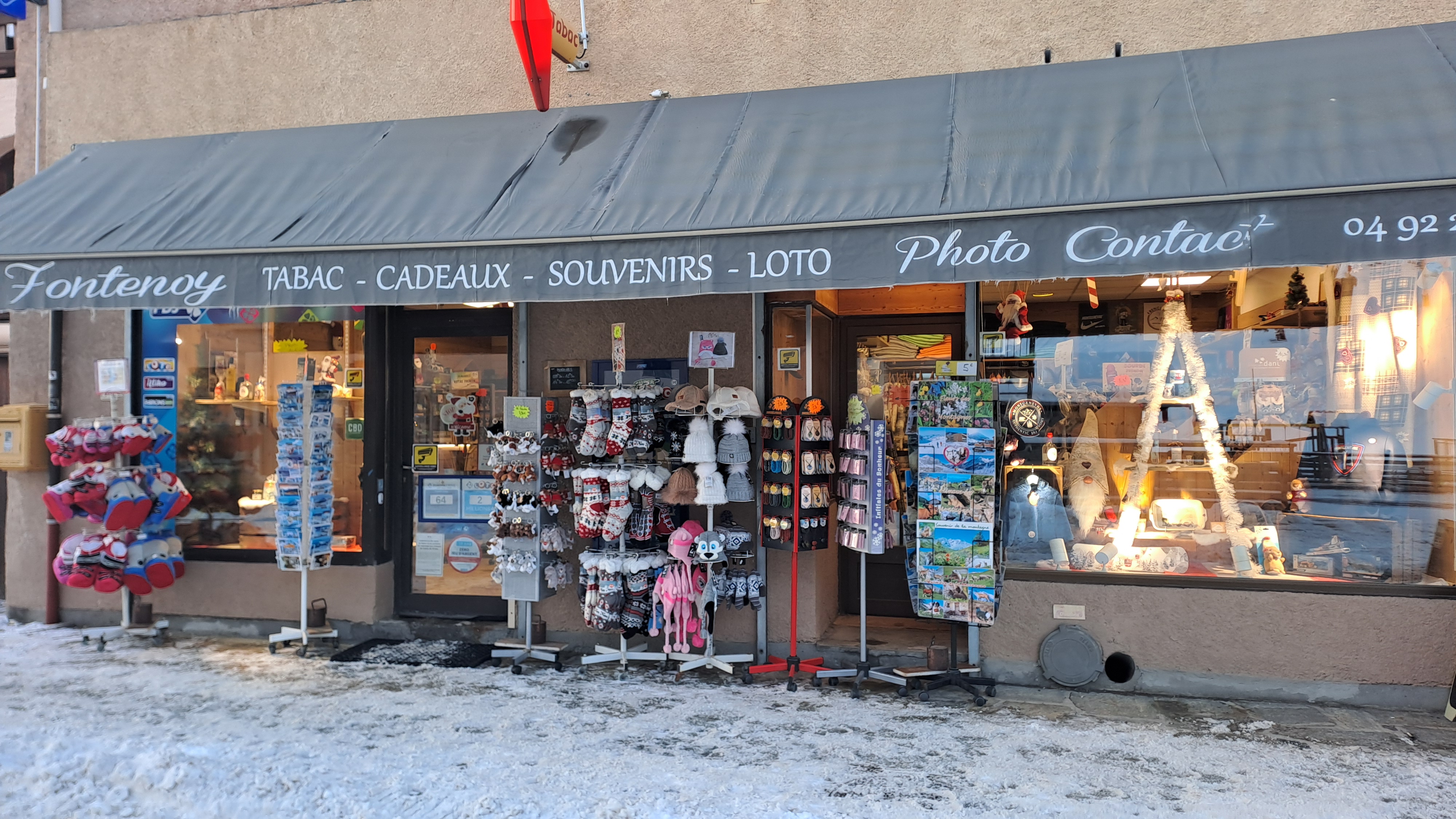 Magasin de souvenirs, Tabac et Loto