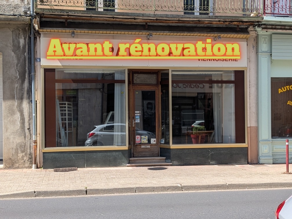 A louer à Langogne sur l’avenue principale de la ville un très beau local entièrement rénové. Disponible dès la fin d’année 2025. Local de 90 m² comprenant des sanitaires PMR, une devanture neuve, chauffage poêle à granulé.
Murs en location : 800€/mois
Disponible dès la fin d’année 2025.