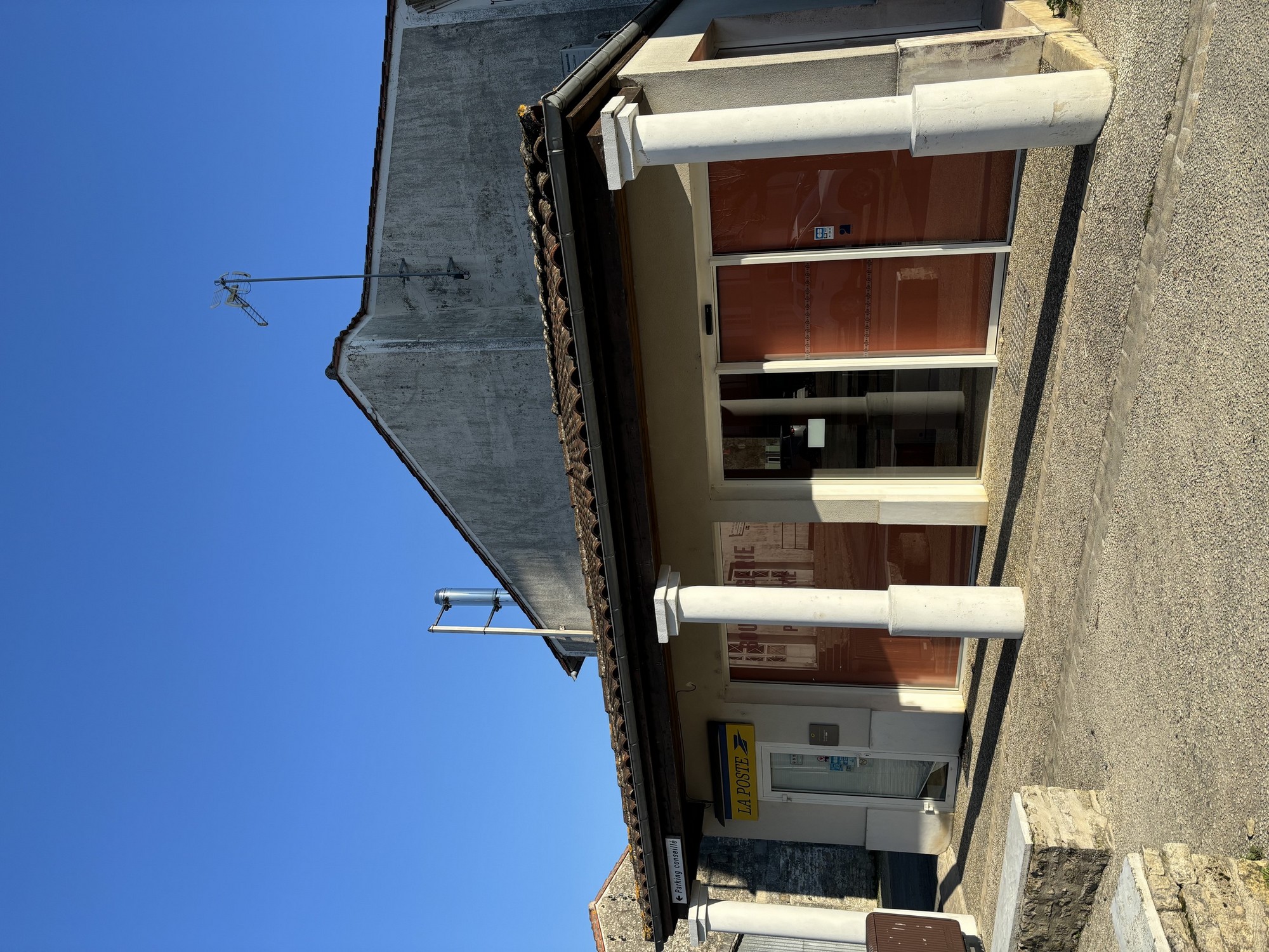 Charente-Maritime boulangerie toute équipée avec appartement et garage