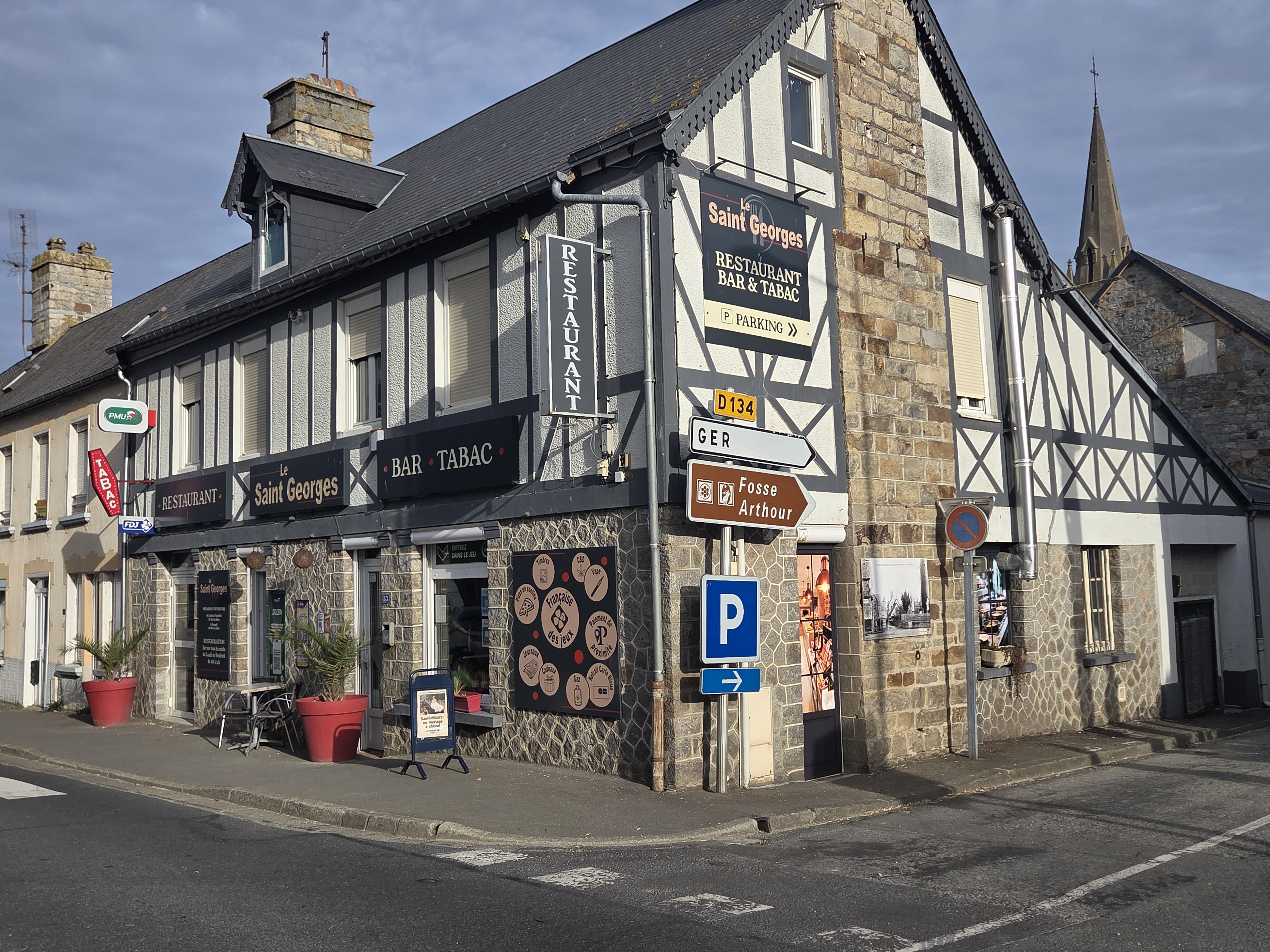 Belle affaire  à reprendre dans une commune dynamique et agréable.
Nous vendons notre fonds de commerce Bar – Tabac – Restaurant, une affaire pérenne, bien implantée et bénéficiant d’une clientèle fidèle.
L’établissement propose plusieurs activités complémentaires : bar, tabac, restaurant, PMU, jeux et paiement de proximité.
Après plusieurs années à faire vivre ce commerce, nous souhaitons aujourd’hui passer le relais à un repreneur qui pourra poursuivre l’activité et lui donner un nouvel élan.
 Activité:
Bar – Tabac – Restaurant – PMU – Jeux – Paiement de proximité….
L’établissement est ouvert du lundi au vendredi de 7h à 19h et le samedi de 8h à 12h.
La restauration est proposée uniquement le midi, du lundi au vendredi, avec une capacité d’environ 64 couverts.
Ces horaires laissent également de belles possibilités de développement pour un repreneur souhaitant accroître l’activité.
LES ATOUTS
Fonds de commerce : 125 000 €
Commune dynamique
Affaire pérenne et bien implantée
Clientèle fidèle
Activités diversifiées
Bar
Tabac
Restaurant
PMU
Jeux
Paiement de proximité
Environ 300 m²
Salle de restaurant d'environ 40 couverts
Cuisine professionnelle
Logement sur place
Horaires actuellement raisonnables
Potentiel de développement important

Vente du fonds de commerce uniquement.
Les murs sont la propriété de la commune et sont exploités dans le cadre d’un bail commercial.
Loyer : 990 € HT par mois.
La superficie totale est d’environ 300 m², avec un logement lié à l’établissement.

🏠 Logement présent sur place, permettant au repreneur de vivre directement sur le lieu d’exploitation.
Les détails concernant le logement seront communiqués lors des échanges avec les personnes sérieusement intéressées.

💰 Prix de vente du fonds de commerce : 125 000 €
Loyer des murs : 990 € HT/mois.

Contact
Renseignements complémentaires et visites uniquement sur rendez-vous.
Nous privilégions les contacts avec des personnes ayant un véritable projet de reprise.

❤️ Notre mot de fin

Après plusieurs années consacrées à cette affaire, nous souhaitons aujourd’hui passer le relais.
C’est une affaire où il y a du travail, une clientèle fidèle et encore de belles possibilités pour développer et accroître l’activité.
Nous espérons trouver un repreneur qui prendra autant de plaisir que nous à faire vivre ce commerce et à le faire évoluer.

⚠️ Agences immobilières
L’affaire étant déjà proposée par plusieurs agences, nous ne souhaitons pas de nouveaux mandats ni être contactés par d’autres agences ou intermédiaires. Merci de respecter notre choix.