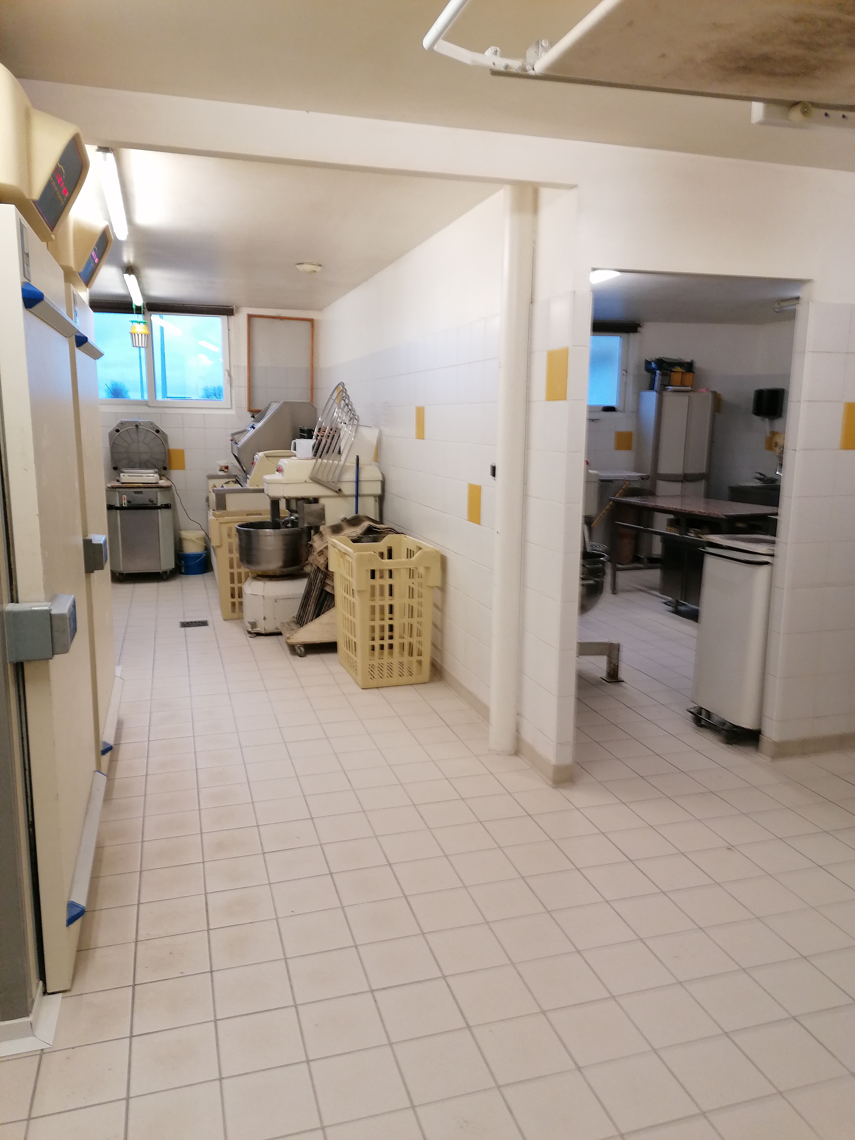 A VENDRE FOND DE COMMERCE EN BOULANGERIE PATISSERIE AVEC MAISON HABITATION 
 DANS UNE COMMUNE PROCHE DE LA MER 
TENU DEPUIS 31 ANS ET AIMERIONS PASSER LA MAIN 
POSSIBILITE VISITE PAR RENDEZ VOUS 
UN PETIT COIN DE PARADIS DU PAYS BIGOUDEN