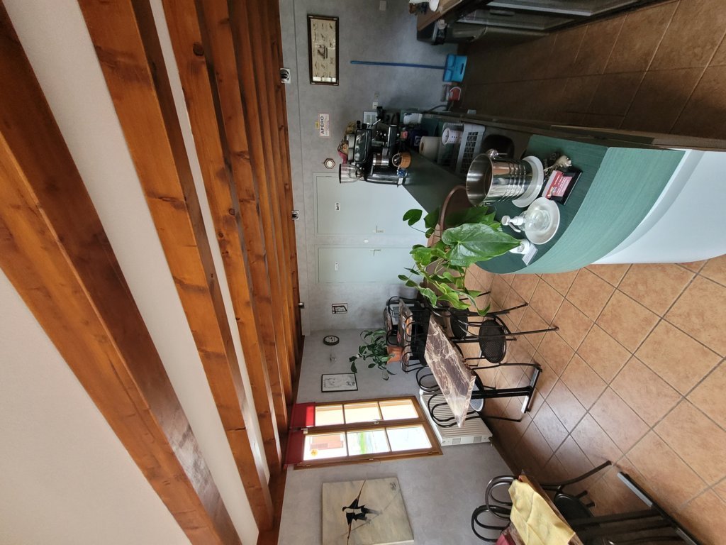 Restaurant situé en plein bocage bourbonnais , à proximioté A71/A79, idéal pour couple ,avec logement au dessus du restaurant .
Nous mettons en vente notre fond de commerce à 40000€ négociable.
Chiffre d'affaire constant sur les 3 dernieres années (100k) 
Restaurant avec une clientèle fidèle, locale  et touristique.
Loyer des murs actuellement à 700€TTC (restaurant et logement) 
Location avec un bail commercial 3/6/9 avec la Mairie de la commune.
N'hésitez pas à prendre contact avec nous pour plus de renseignements .
