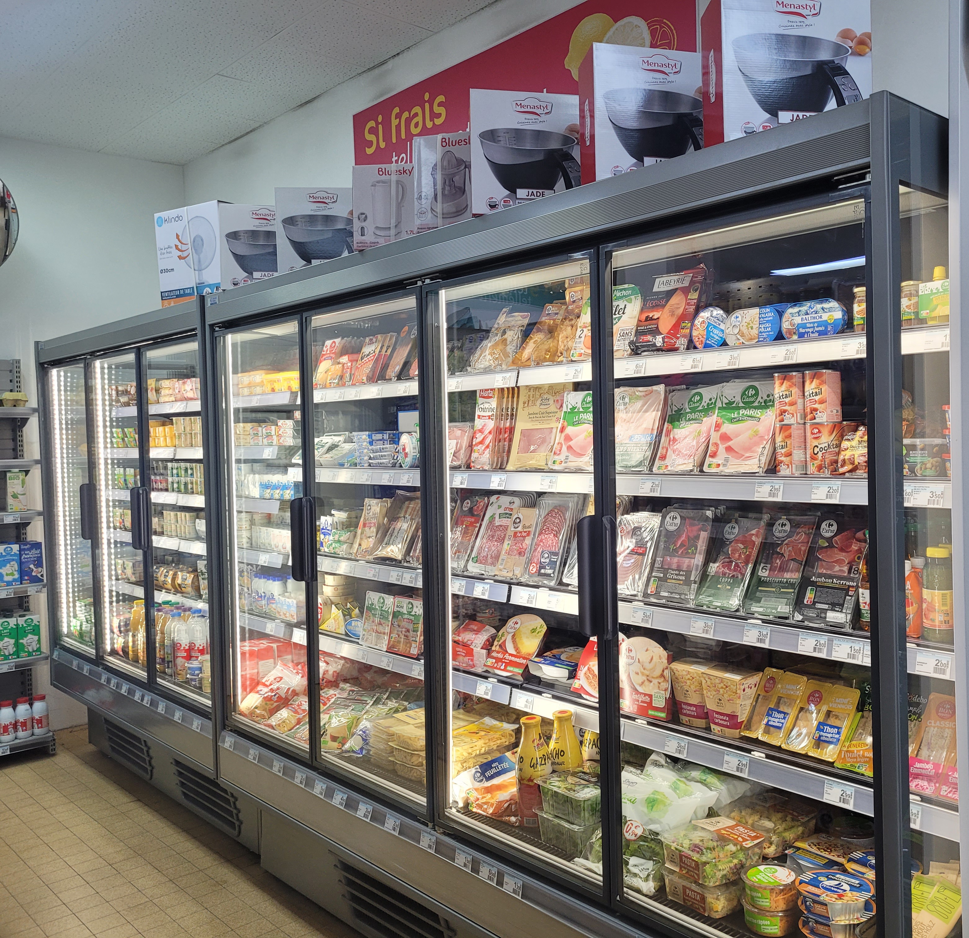 Epicerie clés en mains dans un village dynamique proche de toutes commodités (écoles,  gare, autoroute..) située entre Grenoble et Chambéry et à 20 minutes de la 1ere station de ski.
Surface de 160m2 (80 de surface de vente et 80 de réserve) avec un loyer de 950 euros.
Clientèle multiple : tout âge,  régulière et de passage,  collectivités (mairie, écoles, maison des anciens et clubs sportifs).
Divers services proposés : livraison, pressing, colis...
Pas de reprise de salariés.
Nous contacter pour plus d'informations