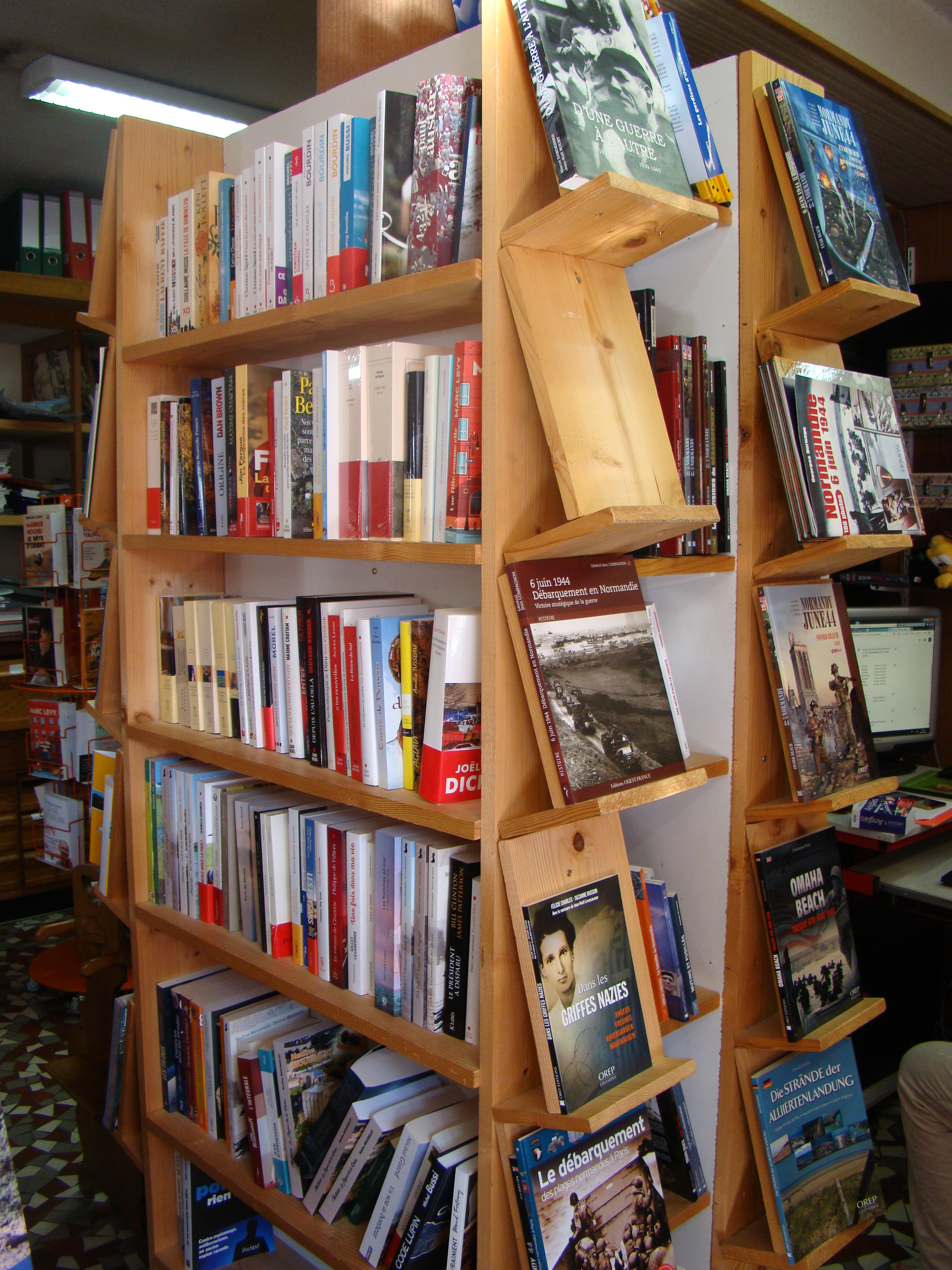 Cause retraite vends Maison de la presse - librairie - papeterie
carterie - cadeaux .
Située sur les plages du débarquement en Normandie.
Bon chiffre d'affaire constant, moyenne annuelle 200.000euros