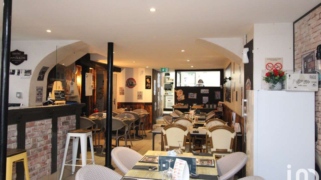 Vend restaurant bar dans village de 3500habitants dans le Loire et Cher ,entre Blois et Amboise proche des châteaux de la Loire.
Grand Logement au dessus du commerce.