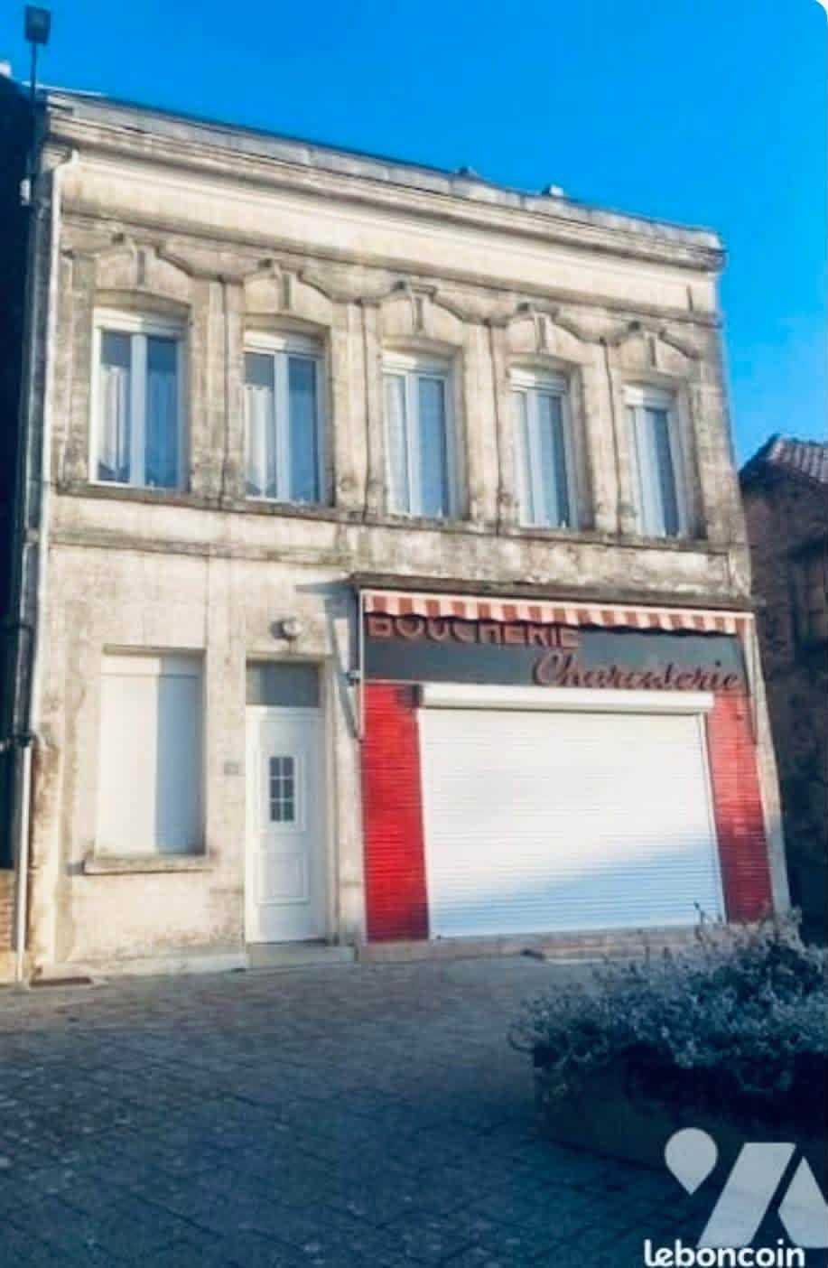 🏪 BOUCHERIE • CHARCUTERIE • TRAITEUR ARTISANALE À VENDRE
📍 Fresnoy-le-Grand (02)
👨‍🍳 Cause départ en retraite
Après plus de 23 années consacrées à faire vivre cette boucherie, une page doit aujourd’hui se tourner… ❤️
Nous recherchons LA personne qui saura reprendre le flambeau et continuer à faire vivre ce commerce de proximité auquel nous sommes profondément attachés. 🥹🥩
✨ LES ATOUTS DE L’AFFAIRE :
🔸 Clientèle fidèle et régulière depuis plus de 23 ans ❤️
🔸 Très bonne réputation et qualité reconnue des produits ⭐
🔸 Commerce bien équipé et fonctionnel
🔸 🧊 2 grandes chambres froides
🔸 📈 Chiffre d’affaires stable
🔸 💡 Beau potentiel de développement, notamment avec la partie traiteur 🍽️
🔸 📍 Emplacement idéal au cœur de Fresnoy-le-Grand
💰 ET SURTOUT : LE PRIX DU FONDS DE COMMERCE VIENT D’ÊTRE BAISSÉ ! 📉
👉 Une belle opportunité pour un artisan boucher souhaitant s’installer avec une clientèle déjà existante et une affaire qui a fait ses preuves.
❤️ Ce commerce, ce n’est pas simplement un local et du matériel…
C’est 23 années de travail, de rencontres, de confiance et de fidélité avec nos clients.
Aujourd’hui, nous aimerions vraiment qu’il puisse continuer à vivre entre les mains d’un nouveau passionné. 🙏
📣 Alors si vous connaissez un boucher, un couple, un entrepreneur ou simplement quelqu’un qui rêve de se lancer : PARTAGEZ cette annonce !
📲 L’annonce complète est disponible sur Leboncoin.