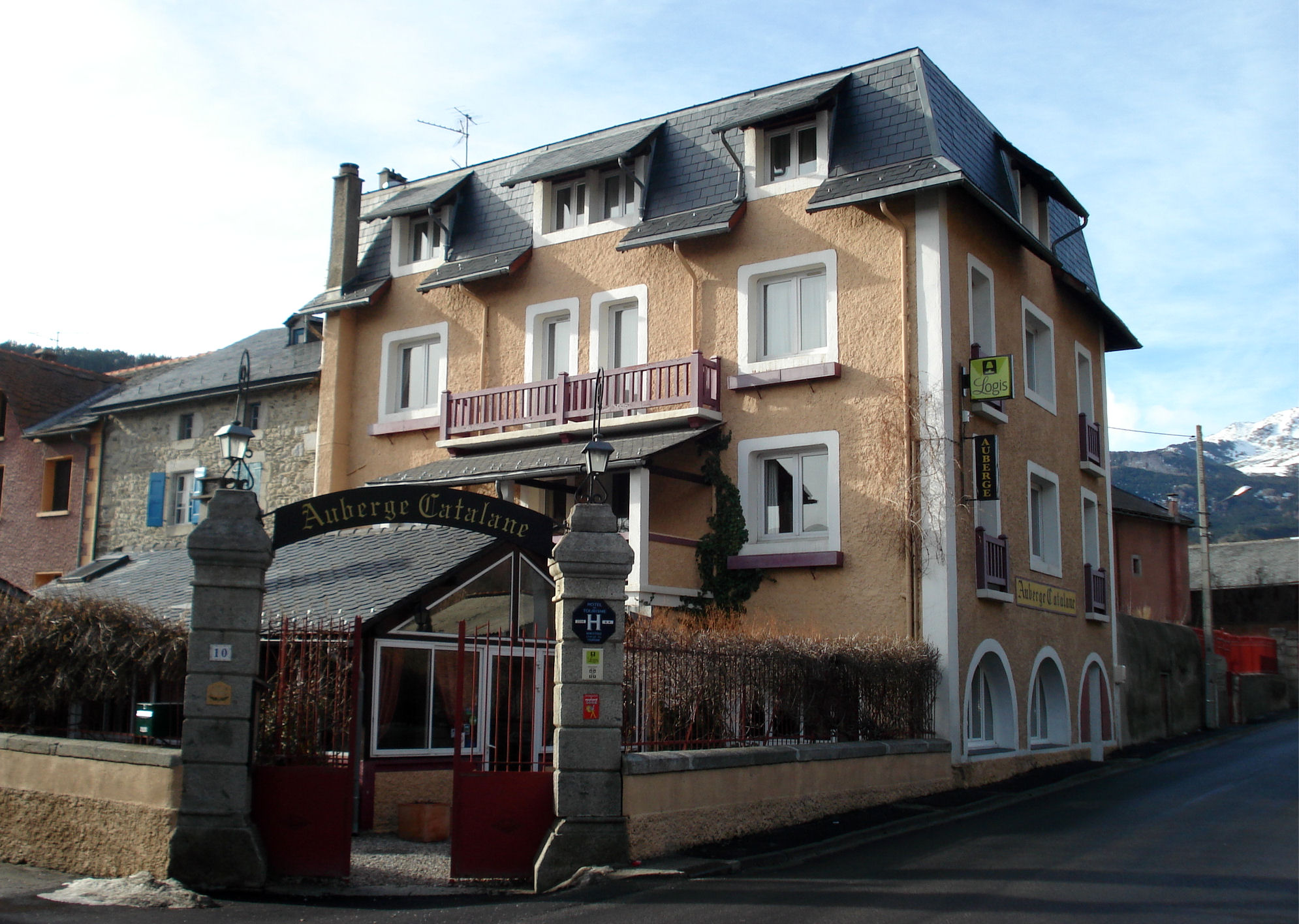 MURS ET FONDS AUBERGE RESTAURANT  et Terrain