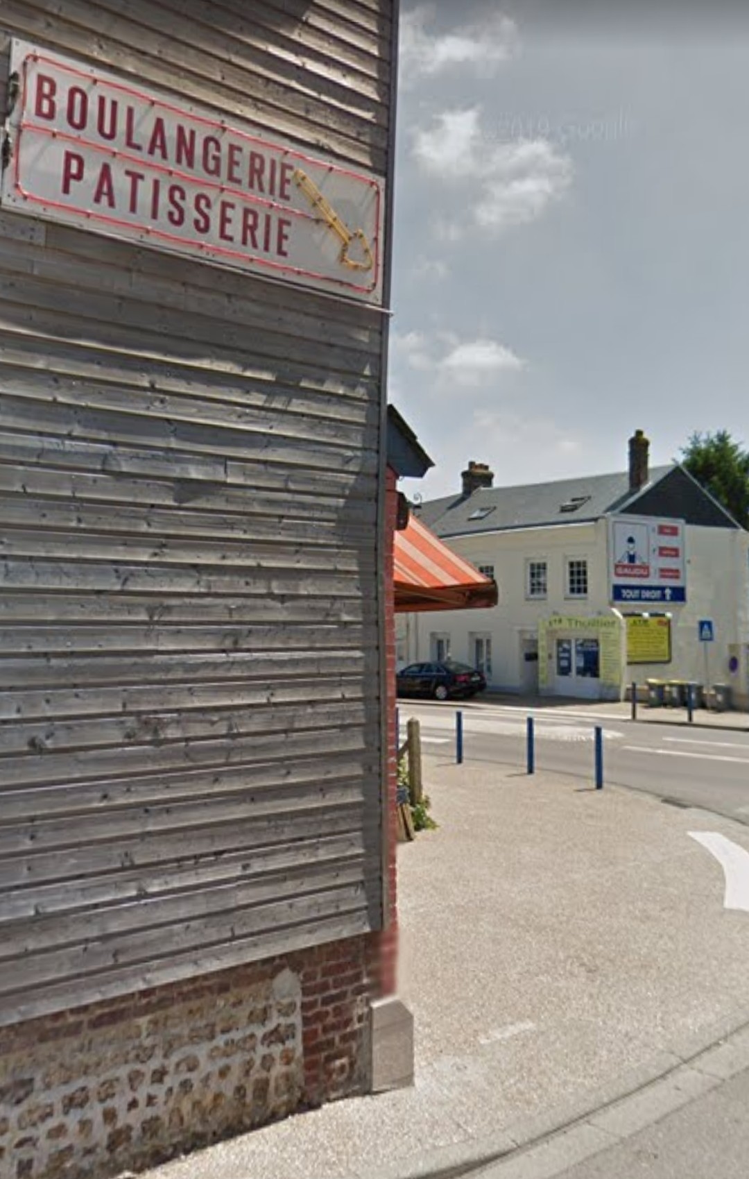 A vendre boulangerie de commune unique
Sur national donc très visible 
Pour un couple qui aimerait partir en retraite bien méritée
Avec maison de 4 chambres 
1500 m2 de terrain