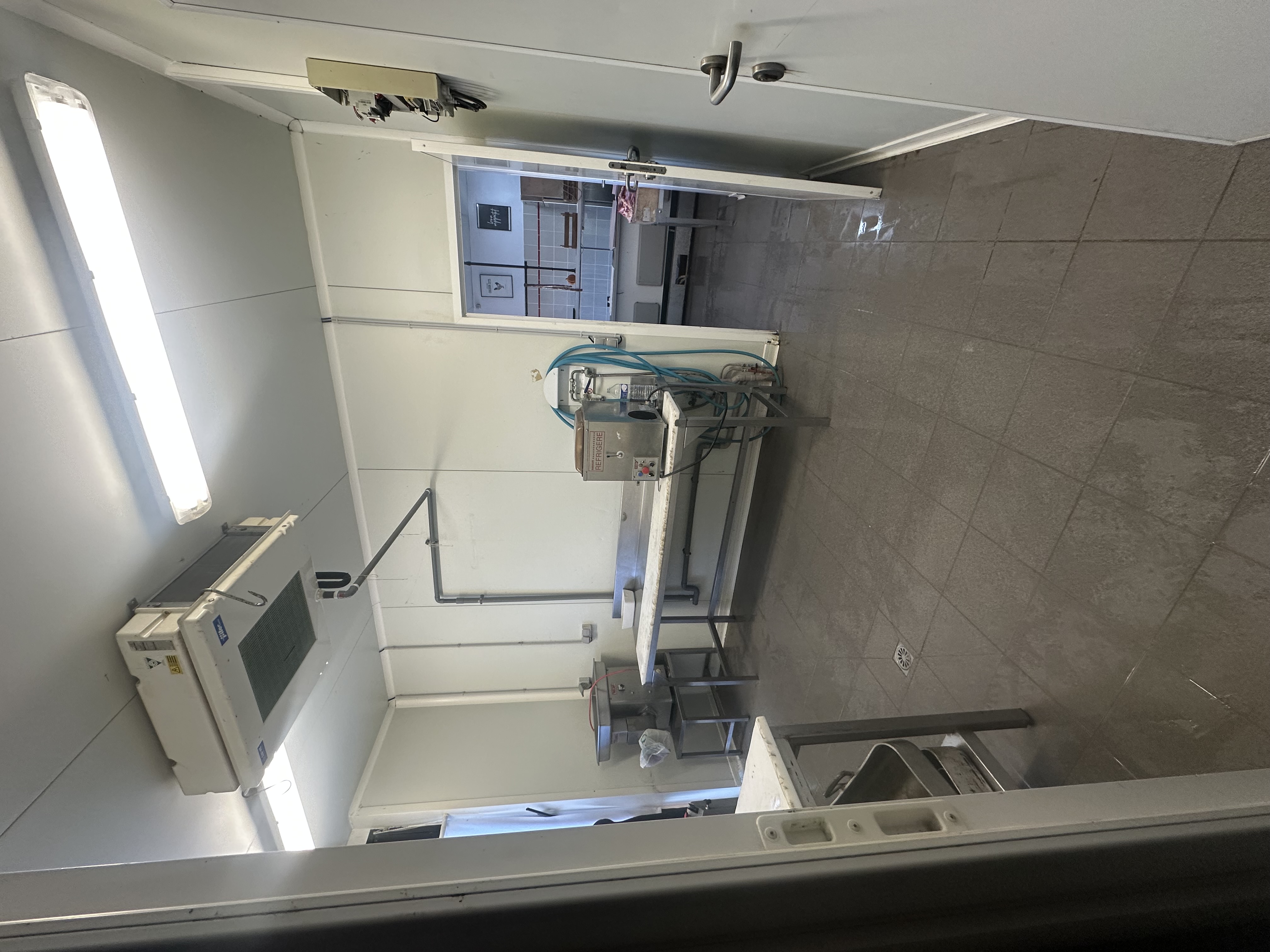 À vendre fond de commerce de boucherie, situé à Auros.
📐 Local de 60 m² comprenant :
un magasin,
un laboratoire,
un frigo,
un bureau,
un WC.
🅿️ Grand parking à proximité.
👥 Clientèle fidèle.
💶 Loyer : 680 € TTC / mois
📞 Contact : 06 02 51 04 08