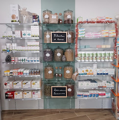 Belle pharmacie dans une citadelle Vauban dans un village touristique (Unesco) à 1600 d'altitudes, en face des stations de skis,  avec un confort de vie exemplaire.
On recherche repreneur, avec le projet d'un centre médical .
La pharmacie est fermée depuis 6 mois donc plus que 6 mois pour la réouverture.
Le Maire et son équipe vous réserve un très bon accueil.
Je reste à votre disposition pour ample renseignements.

M. le Maire .