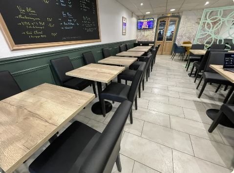 ✨ A vrendre – Fonds de commerce BAR- RESTAURANT - VALDALLIÈRE (14) FORT POTENTIEL RARE SUR LE MARCHE! ✨

📍 Emplacement idéal – en plein cœur du centre-bourg de Valdallière, dans un secteur entièrement rénové, avec un parking neuf, au sein d’une commune dynamique de 5 700 habitants.

Ce restaurant traditionnel, exploité avec soin et passion, est à céder pour cause de départ en retraite. Il offre un fort potentiel de développement dans un environnement commercial actif : boulangerie, boucherie, épicerie, pharmacie, bar-tabac, cabinet infirmier, pôle santé, espace culturel et autres services de proximité.
 🔹 Le bien en détail :
 Surface totale : 120 m²environ
 Capacité : 40 couverts en salle + 28 en terrasse*
Cuisine professionnelle équipée de matériel neuf
Arrière-cuisine, pièce bureau, cave
 Aucun travaux à prévoir
 Fermeture possible : 3 semaines en août, week-ends (si souhaité), entre Noël et Nouvel An

 💰 Modalités de cession :

Loyer mensuel de 600 € (chauffage compris) pour les murs 
prix de la vente: 80.000 €
Chiffre d affaire: 126.000 €( environ) juste ouvert le midi , un commerce a développé ! 

 ✅ Atouts de l’affaire :

 Clientèle fidèle
 Environnement propice à l’organisation de **soirées à thème**
 Chiffre d’affaires permettant un revenu confortable :
 1 800 € net/mois pour la cuisine ( déja en place si besoin)
 2 000 € net/mois pour la salle/bar
Idéal pour un couple souhaitant s’impliquer dans un projet de vie équilibré
 Possibilité d’obtenir prêt d'honneur et subventions selon votre profil
Matériel de cuisine neuf 

 🌿 Un cadre de vie agréable :

Implanté dans un paysage de bocage, aux portes de la Suisse Normande, ce commerce vous offre une qualité de vie rare, avec un fort ancrage local et un esprit familial.

 📞 Vous êtes cuisinier(ère), serveur(se), ou simplement passionné(e) par la restauration ?

Vous aimez le contact humain, la vie de village, et souhaitez changer de vie pour gérer votre propre affaire ?
N’attendez plus !

Mme Nonclercq manager de commerce IVN vous accompagnera dans toutes les démarches de votre installation.

📩 Candidature obligatoire (CV + lettre de motivation) à envoyer par mail :
**[snonclercq@vireaunoireau.fr] 
 Document à fournir: permis d'exploitation , attestation HCPP. 
📱 Contact : 07 87 98 07 82 **IMPORTANT LAISSER MESSAGE SINON PAS DE RAPPEL 

⚠️ **Aucune candidature ne sera étudiée sans ces  documents.**

**OSEZ, c’est RÉUSSIR !**
Une belle opportunité pour les professionnels ou les porteurs de projet motivés !