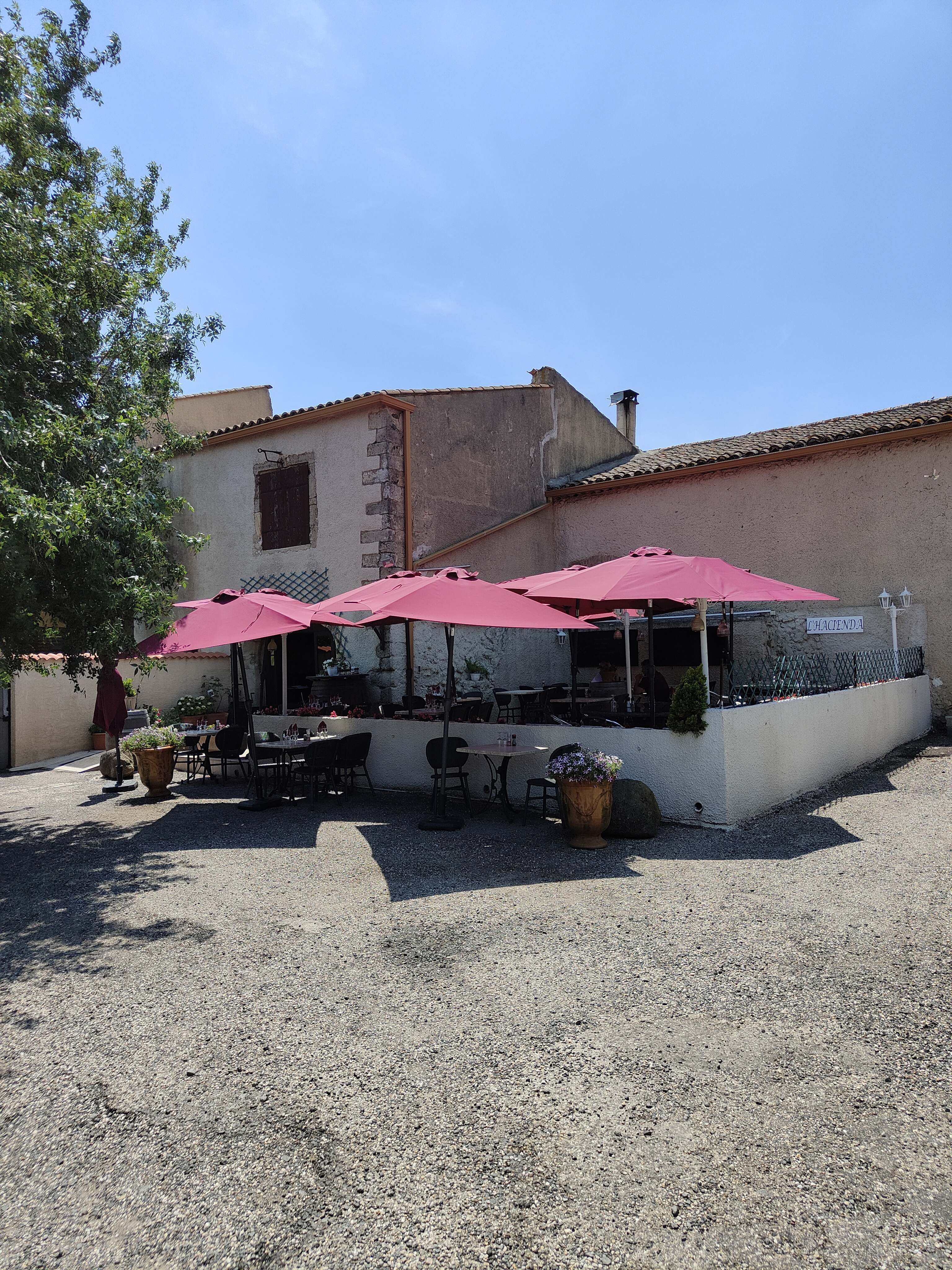 Restaurant grill au feu de bois