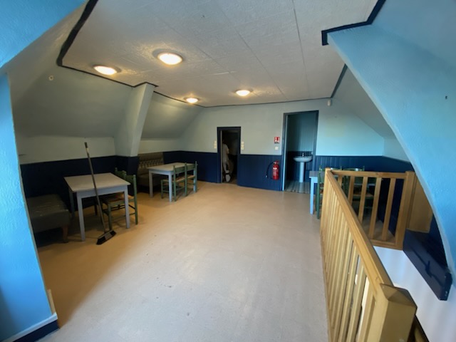 Recherche gérant pour commerce BAR-TABAC-FDJ sur la commune de Mézières-sur-Ponthouin (72290). Soirées à thème peuvent être organisées. Grande salle, petite cuisine, coin épicerie, salle à l'étage.
Loyer 400 €. Pour tout renseignement, s'adresser à la mairie 02 43 97 45 23