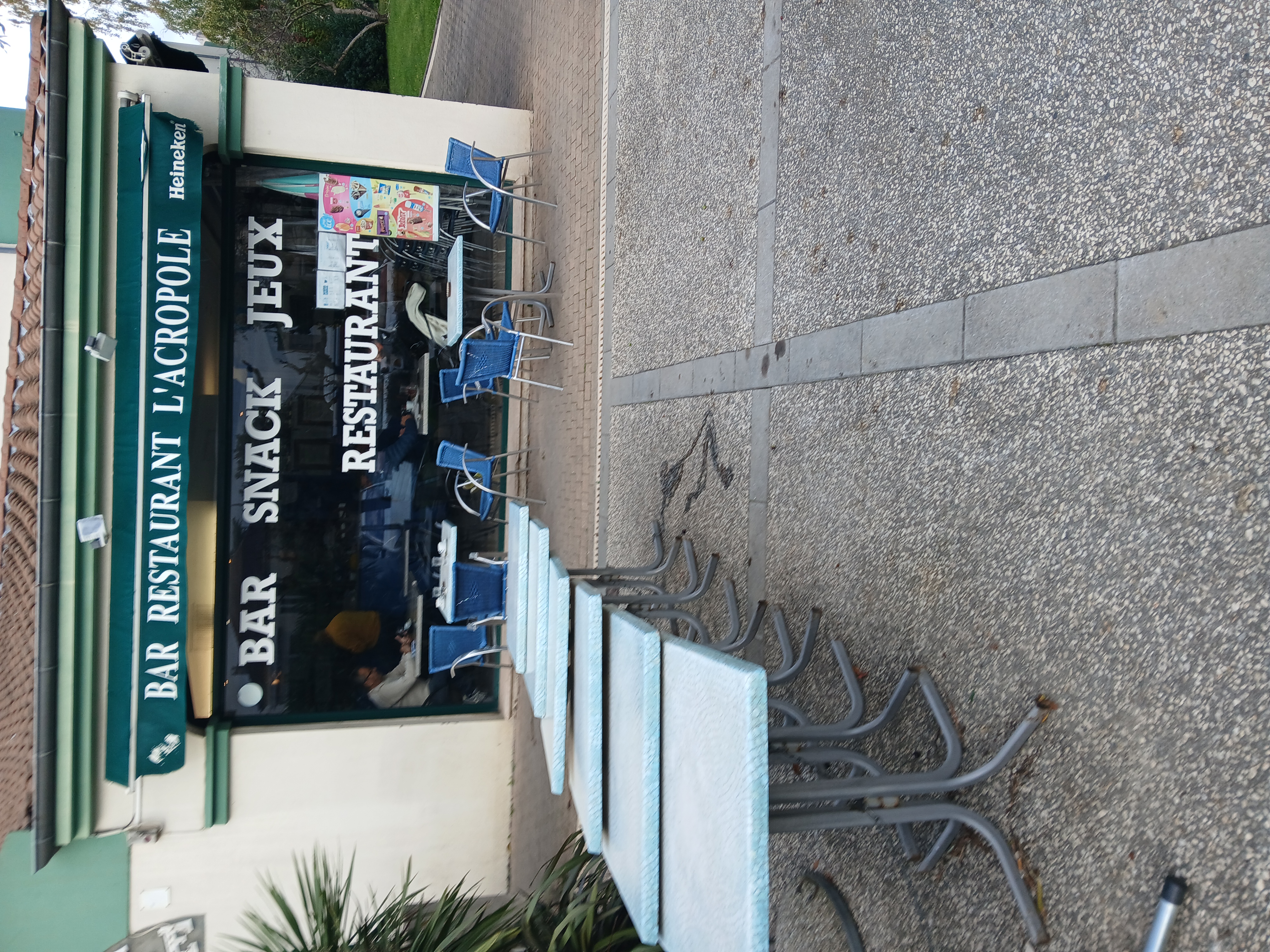 Fond de commerce à vendre à côté de la mairie de guilherand  à proximité de 3 parkings