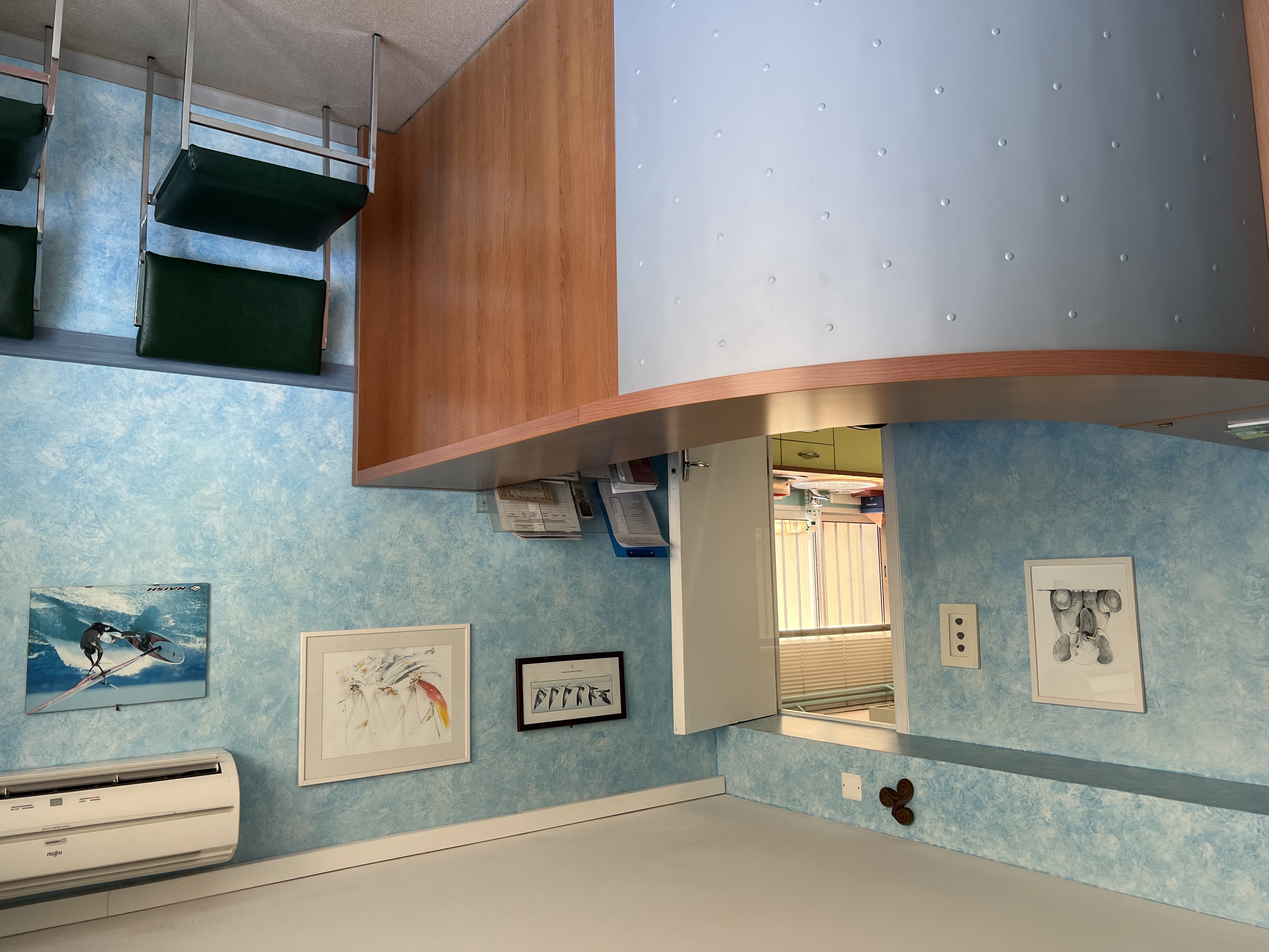 Proche de Montauban et à 45 minutes de Toulouse, pourquoi ne pas profiter d’une aide à l’installation pour venir dans un village tranquille du 82.
Tintinophile cède cabinet dentaire à Albias, très bien équipé et avec une super assistante qui vous facilitera grandement la reprise. Charges faibles. Parking réservé.  Cessation d’activité est prévue en octobre.  
Vous pouvez me contacter par message ou à l’adresse mail : cabdentdrprevost@gmail.com