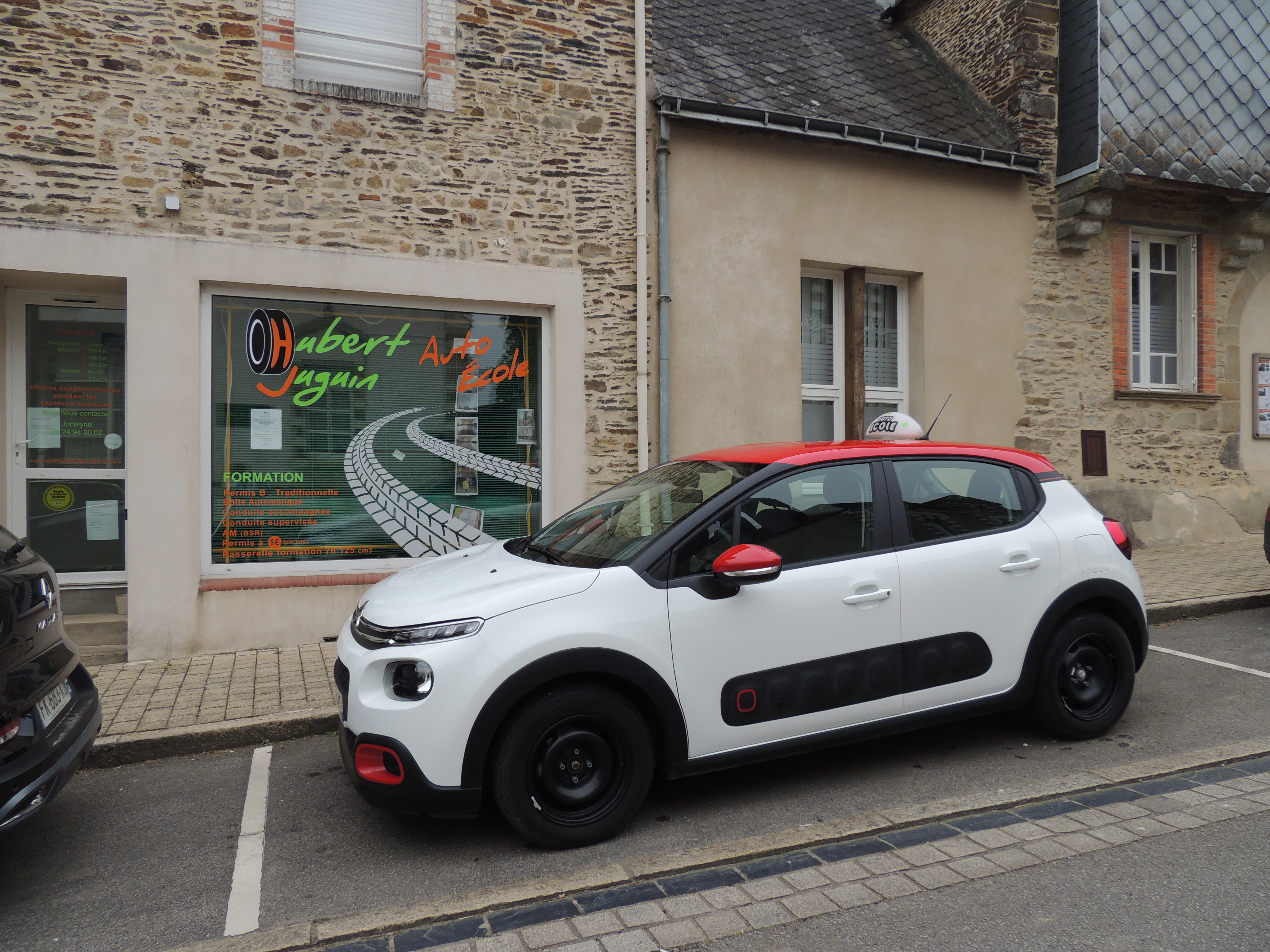 Á Vendre AUTO-ÉCOLE HUBERT JUGUIN, labélisée, plus de 30 ans d'existence.

2 bureaux : ROUGÉ 44660  ;  SION LES MINES 44590.

Centre d'examen : CHATEAUBRIANT 44110.

Formations :  Permis B ,  AAC ,  Supervisée , Permis AM , supervisée , Formation 7h 125cm3.
Clientèle fidélisée, très fort potentiel.