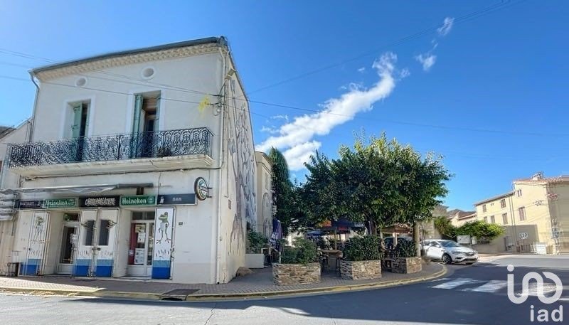 Ne loupez pas ce magnifique fond de commerce avec un fort potentiel au cœur d’un village de 1800 âmes. 
Village dynamique et animé, qui ne manque pas de charme avec son clocher vert et son architecture d’époque. 
Proche de tous commerces et nombreuses activités.
- 10 min de la rivière 
- 15 min de l’autoroute 
- 15 min de Béziers 
- 15 min de la gare sncf
- 20 min de l’aéroport Beziers 
- 35 min des plages 
- 1h de Montpellier 
- 1h30 de l’Espagne
- 1h30 de Toulouse 

Seul bar dans le village extrêmement bien situé sur l’axe principale avec nombreuses place de parking autour. 

Profiter d’une terrasse d’environ 100 couverts et d’une partie en bois pouvant servir de scène pour tout événements.
Ombragée et rafraîchissante grâce au deux magnifiques arbres qui la couvre presque dans son intégralité, et de plus elle est mise gracieusement à disposition par la mairie. 

Côté intérieur, une salle d’une capacité de 45 personnes. Un bar refait 
( structure, moteur et électricité)
Mise aux normes incendie et électrique faite.
Cuisine équipée, avec une cave, toilette et douche. 

Ouvert à l’année avec une augmentation de l’affluence l’été d’environ 60%.

Vous pouvez profiter d’un appartement de fonction de 160m2 juste au dessus sous bail commercial comprenant un grand séjour cuisine de 80 m2, une buanderie, une coure de 20m2, à l’étage 3 chambres pour accueillir toute la famille et les amis ainsi qu’une grande salle de bain. 
Une chambre/ studio  duplex en annexe et indépendante idéal pour air b&b, location saisonnière vient compléter cet ensemble.
Licence IV incluse

Loyer des murs + location appartement+ exploitation du fond de commerce  3 200€
(1800€ loyer appartement et mur du fond ; 1500€ exploitation fond de commerce)
Disponible a partir du 1er octobre
Dépôt de garantie 35 000€ rendue en fin de contrat*
Possibilité d'acheter le fond  110 000€ FAI
CREDIT VENDEUR POSSIBLE !!
CA possible entre 220 000€ et 350 000€
Les murs viennent d'être mit également a la vente.
Vous pouvez retrouver l’annonce des murs en me contactant. 


EXCEPTINNEL !!!!!    NE PERDEZ PLUS VOTRE TEMPS !
