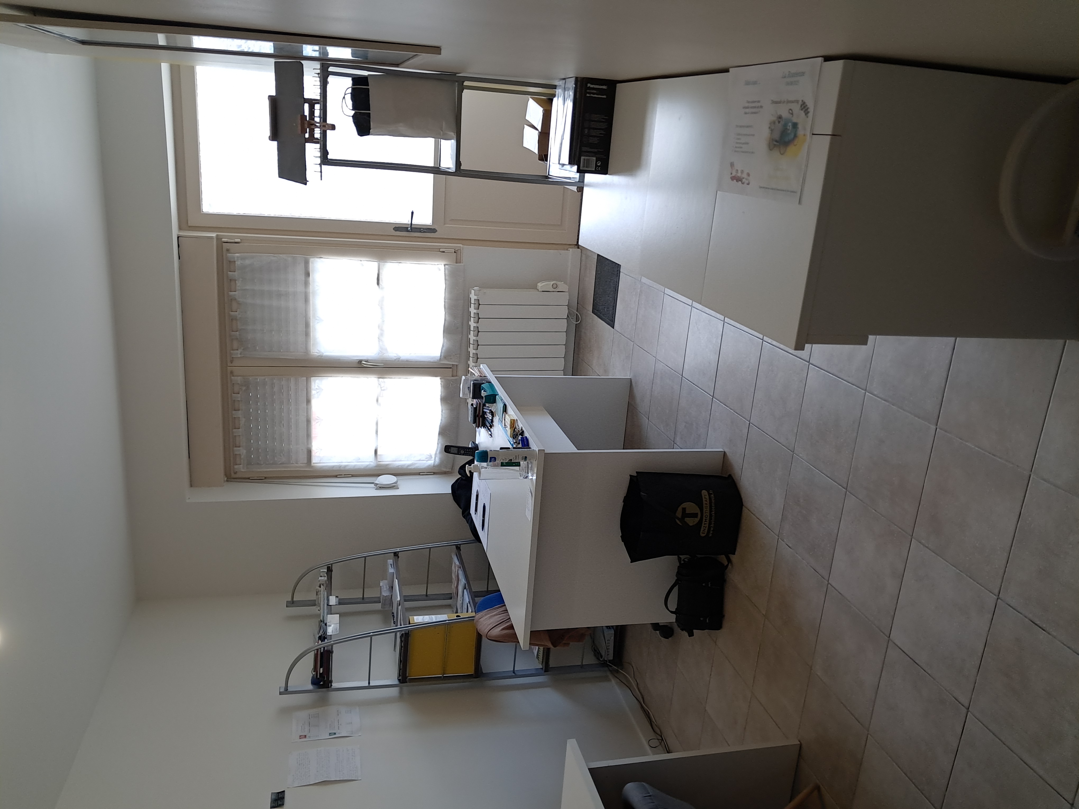 💇‍♀️ À vendre : fonds de commerce – salon de coiffure 💇‍♂️
📍 Commune proche Dol de Bretagne (35)
📐 55 m² : 4 postes + 2 bacs, bureau 15 m², réserve 8 m², WC.
Le bureau peut-être aménagé pour un barbier, une esthéticienne ou prothésiste ongulaire.
🧡 Clientèle fidèle, affaire tenue depuis plusieurs années
📄 Bail 3-6-9 renouvelé, loyer 470 € TTC
💰 Prix : 30 000 €
✨ Prêt à exploiter –