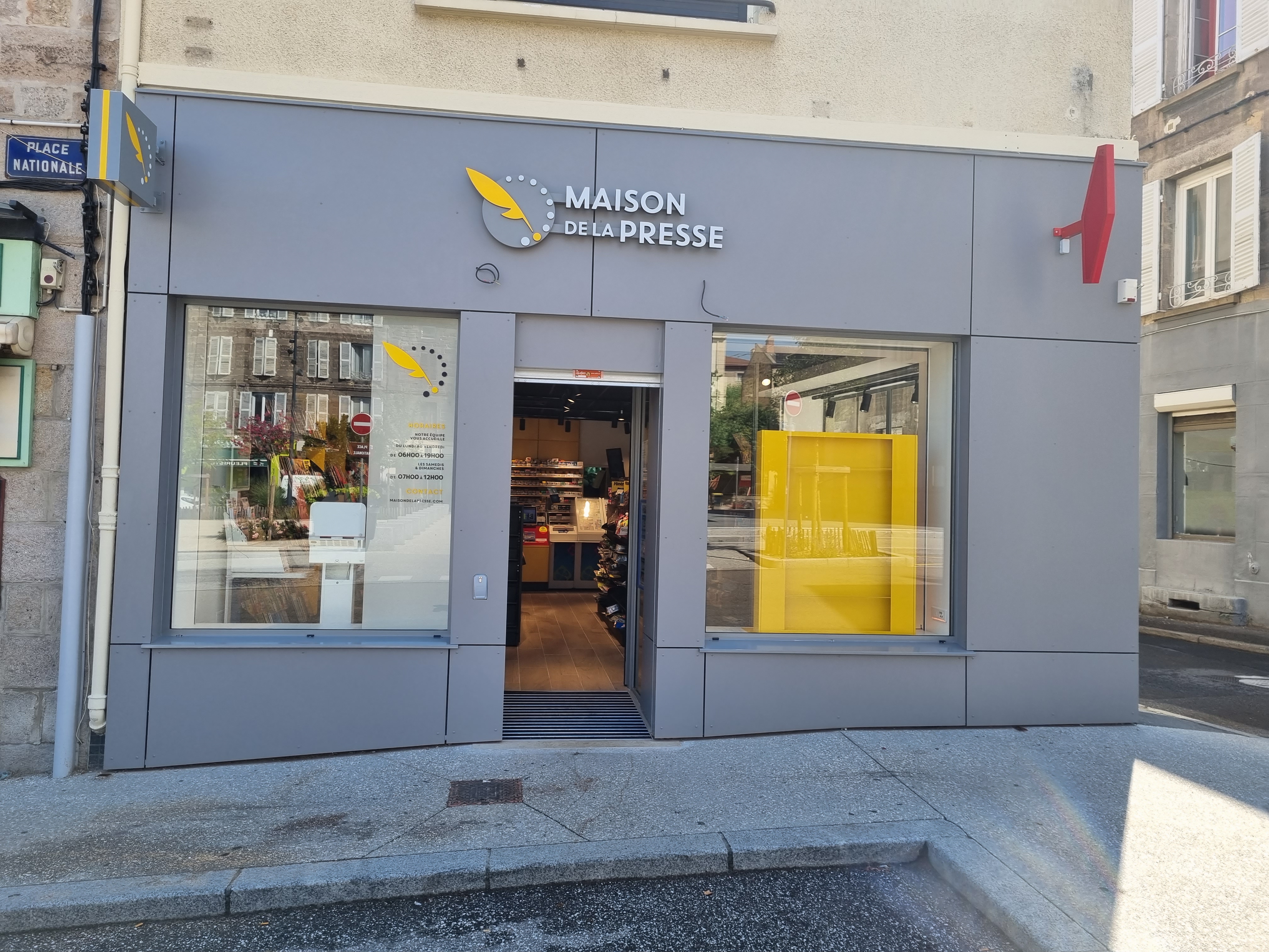 A vendre fonds de commerce idéalement situé au coeur d'un quartier calme et dynamique de st Chamond,entouré de commerces et d écoles avec failité de stationnement (zone bleu).
Affaire idéale pour une personne seule ou un couple.
Libre de tout salarié (aucune charge de personnel.)
Entièrement refait a neuf en 2022, offrant un cadre moderne, agréable et sécurisé.
Surface commerciales 36m2 avec réserve de 25 m2 et 1 cave de 25m2.
Loyer 657.57 euros/ mois.
Horaires d' ouverture : Lundi, Mardi,Jeudi,Vendredi:6H à18H45
                                      Mercredi 6H à 12H30
                                      Samedi et Dimanche:7H à 12H.
prix de vente 320000 euros/ hors stock.
commissions et chiffres d' affaires et Bilans disponible aprés le premier échange.( premier contact par message / mail de préférence.)
annick.gonon@orange.fr