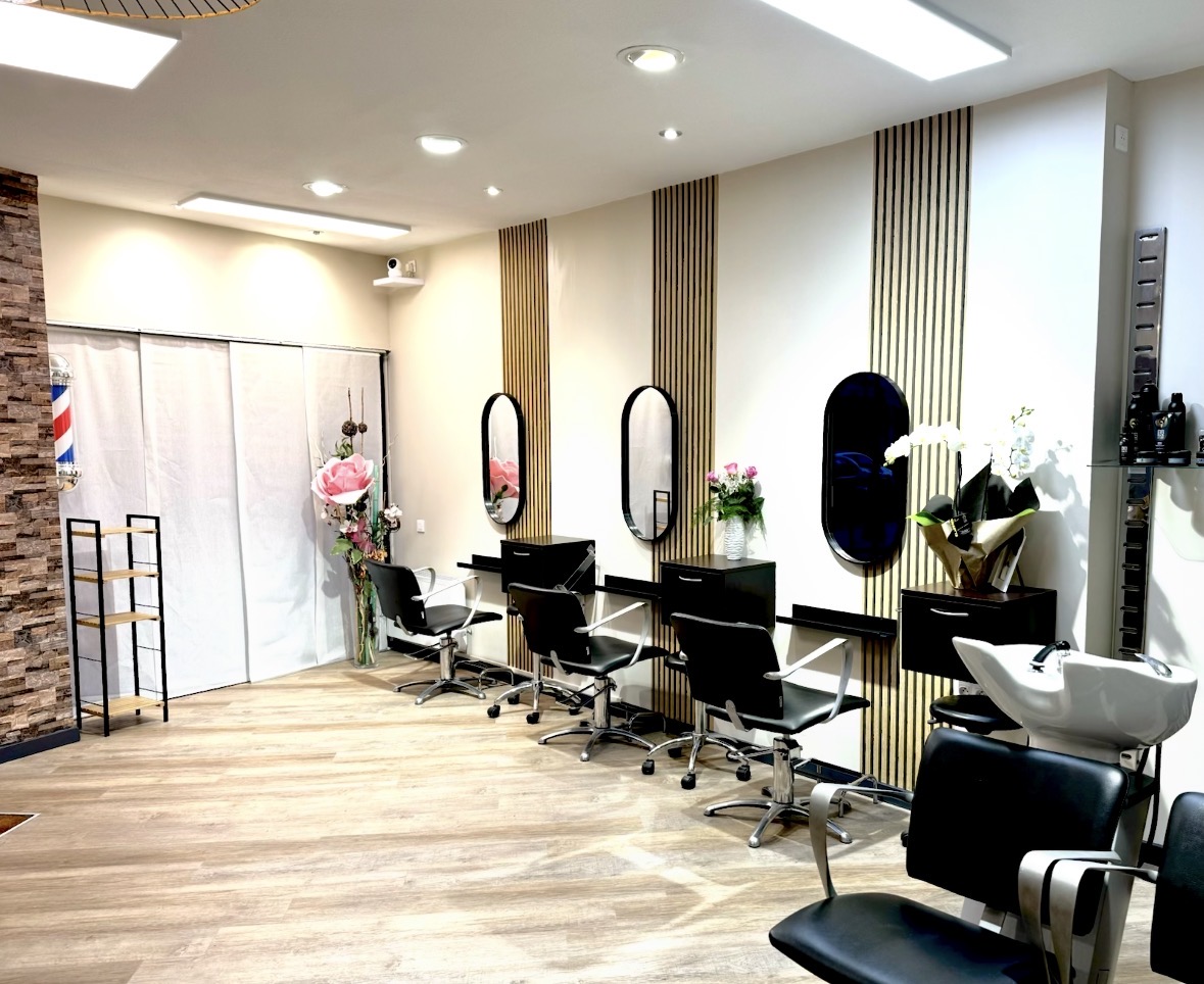« Pour Raison de Santé »
À saisir Belle opportunité d’entreprise actuellement du secteur de Beauté Coiffure Mixtes ,
possibilité tous commerces .
Situation entrée de ville,
angle de rue vitrée,
Parking gratuit, 300m du marché principal du département,
Avenue très commerçante,très bon flux piétons et routiers
Rénovations effectuées récemment,
65m2, 6 postes de travail,3postes de lavage (dont 1 massant),réservé avec laverie et coin pause 
Salon Climatisé ,caméra, 
informatique ,logiciel de caisse réservation en ligne,
Noyau clienteles fidèles +gros fichier clients (très bon potentiel). 
Loyer modéré (possibilité d’acquérir les murs),
Dans une très belle région à proximité des Montagnes,Mer,Campagne et Frontière Espagnole, Tarbes est une ville principale de grandeur Moyenne dans un agrément de vie serein et agréable.
N’ESITEZ PAS ,CONTACTEZ MOI,
Au 06 13 65 36 58 (répondeur)
Aujourd’hui je suis nostalgique de laisser mon entreprise,
Mais enthousiaste de ne pas laisser ma clientèle à l’abandon ….