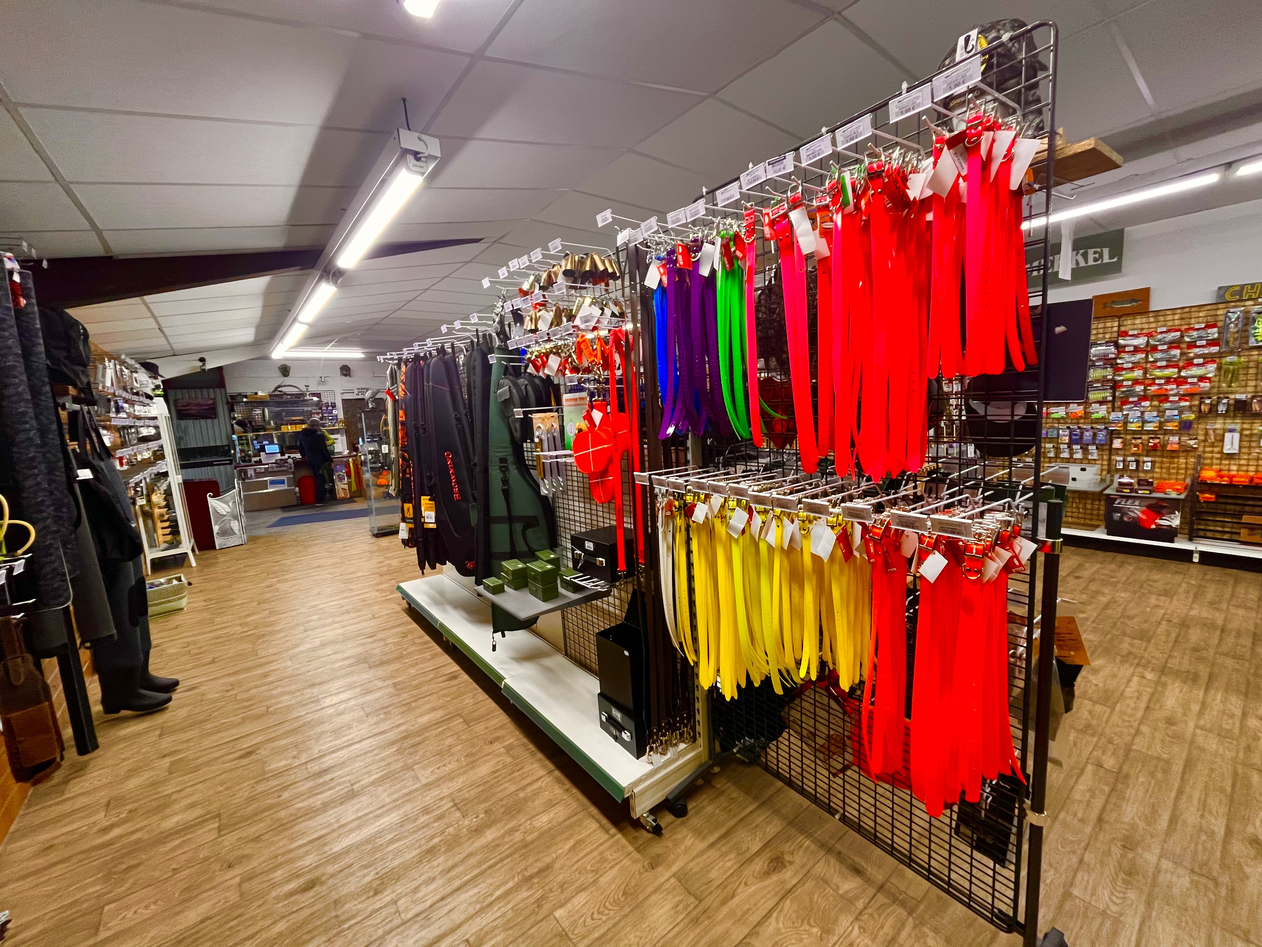 À CÉDER — MAGASIN DE CHASSE ET DE PÊCHE DANS LES HAUTES-ALPES
Vous souhaitez reprendre une activité dynamique dans un cadre privilégié ? Ce magasin de chasse et de pêche bénéficie d’un **emplacement de premier choix, avec parking devant le commerce et une clientèle fidèle
 En activité depuis 2009, au cœur des Hautes-Alpes et à proximité du lac de Serre-Ponçon, l’entreprise profite d’une activité saisonnière complémentaire :
 la pêche anime le magasin de février à octobre, puis la chasse prend le relais dès le mois d’août. 
Une affaire fructueuse, idéale pour poursuivre une activité bien implantée dans une région appréciée des amateurs de nature et de plein air. 
Cession pour cause de départ à la retraite.
stock actuel        100 000€
rachat des parts 100 000€
Pour plus d’informations, contactez le vendeur.