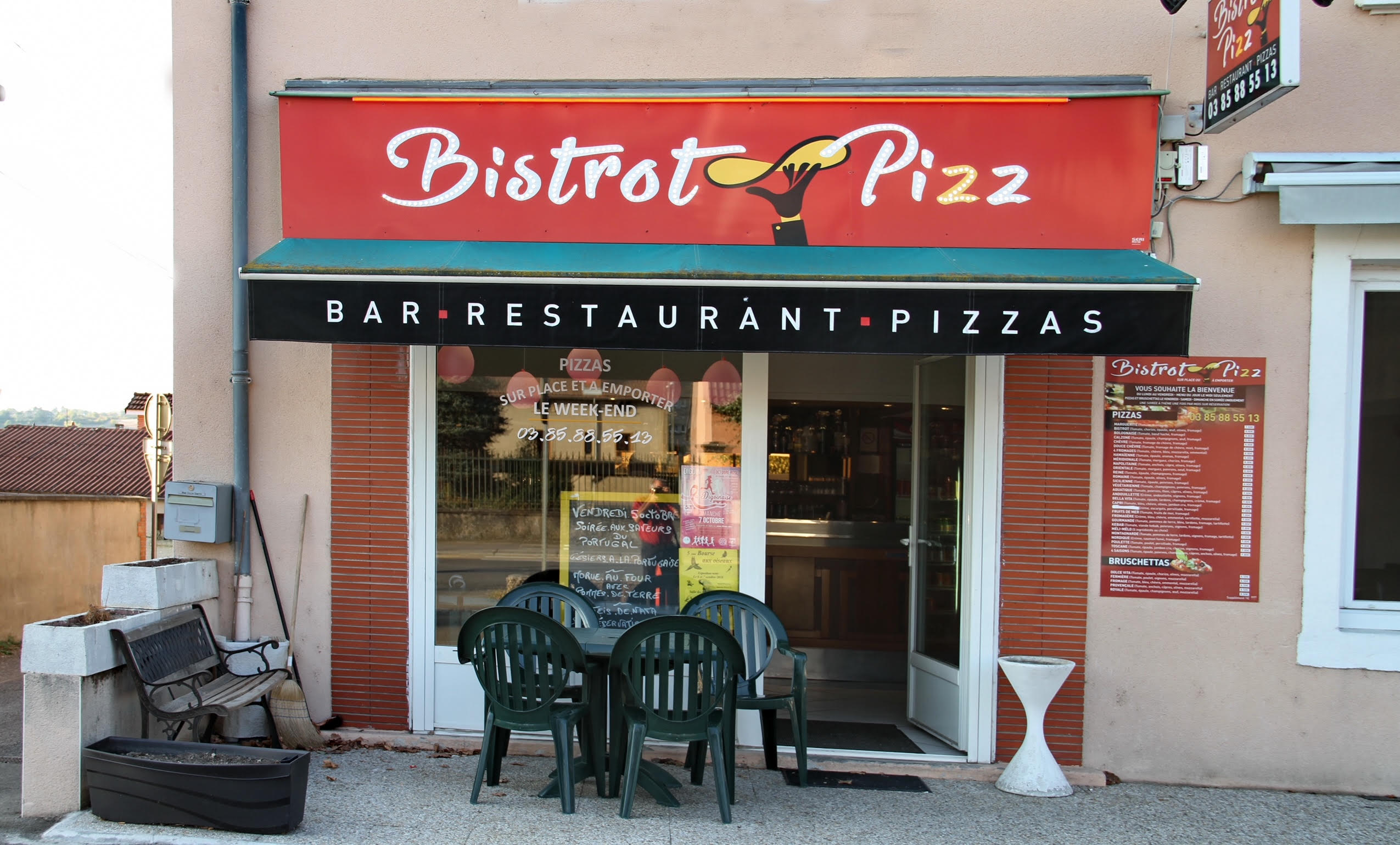 Ma maman vend le fond de commerce de son restaurant pour prendre sa retraite après 19 ans d'activité. Un charmant bar, restaurant traditionnel et pizzeria situé à Digoin, charmant village bourguignon.

44 couverts intérieurs + terrasse (environ 30 couverts à l'extérieur)

Cave à disposition.
Bureau à l'arrière pour la gestion administrative.
Cuisine toute équipée avec matériel professionnel en bon état inclus.

Petit loyer et clientèle fidèle !

Affaire à développer ++ pour entrepreneurs motivés !
Horaires actuels :
- fermeture du lundi au jeudi inclus
- ouverture les vendredis, samedis et dimanches midis ET soirs
A noter que le dimanche matin le marché à côté apporte beaucoup de passage. Commerçants à proximité : bureau de tabac et pharmacie.

Nombreuses places de parking à proximité et établissement bien situé dans une rue passante.

PRIX : 45 000€

Possibilité d'accompagnement pendant les premiers mois.

Plus de photos disponibles et visites possibles sur rendez-vous.
Premier contact par e-mail svp.
Non sérieux s'abstenir, merci.