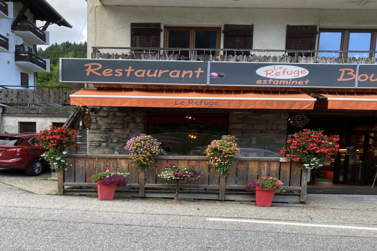 A vendre : Restaurant - bar licence 4 - point chaud - produits régionaux situé dans un village au c?ur des alpes , sur la célèbre route des grandes alpes , passage régulier Tour de France, station familiale (ski)
