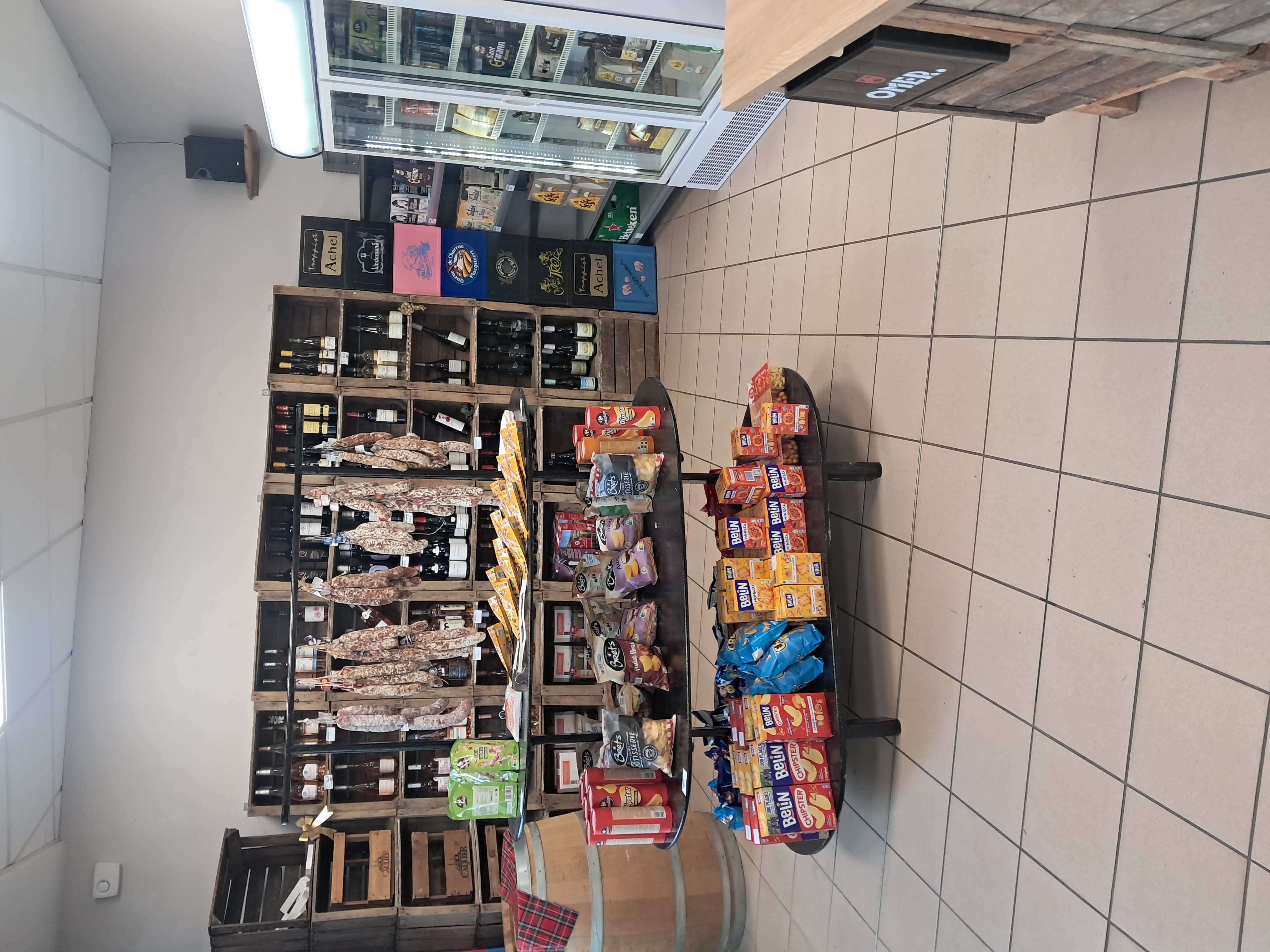 Epicerie de proximité, alimentation générale, Epicerie fine, traiteur...
Vendu à cause de changement d'activité.