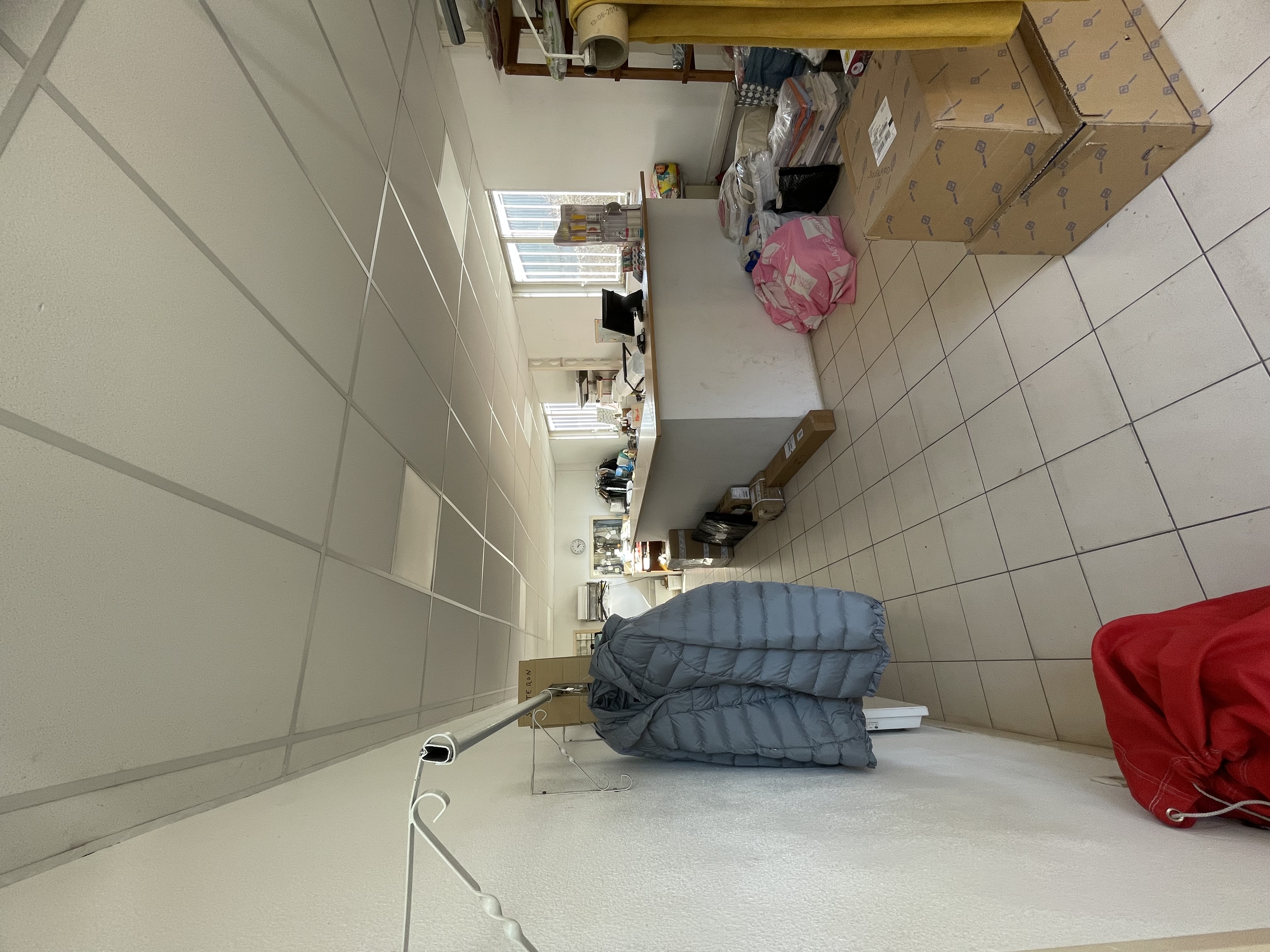 A VENDRE - FOND PRESSING & BLANCHISSERIE - ALPES DU SUD.

Opportunité rare dans les Alpes du Sud :
Fond de blanchisserie et pressing bénéficiant d'une excellente réputation et d'une clientèle diversifiée.

Activité :
Pressing et blanchisserie, cuirs, daim ,fourrure, ameublement pour particuliers, professionnels et collectivités.

Chiffre d'affaires :
376 049€ HT annuel, avec une activité stable et un fort potentiel de développement.

Implantation

- 1 site principal de production avec accueil clientèle
- 2 points de réception supplémentaires ( départements 04 et 05 )
- Service de livraison couvrant l'ensemble du département 05
- Réseau de dépôts existants ( pressing/blanchisserie)

Atouts :
- Clientèle fidèle et diversifiée ( particuliers, professionnel, collectivités)
- Organisation déjà en place avec logistique opérationnelle
- Bonne visibilité locale
- Potentiel de croissance ( développement B2B, augmentation des tournées, nouveaux dépôts )

Prix de vente :
250 000 €

Dossier complet et informations complémentaires sur demande.

Contact :
Pour toute information ou organisation d'une visite, merci de nous contacter au 0492510479