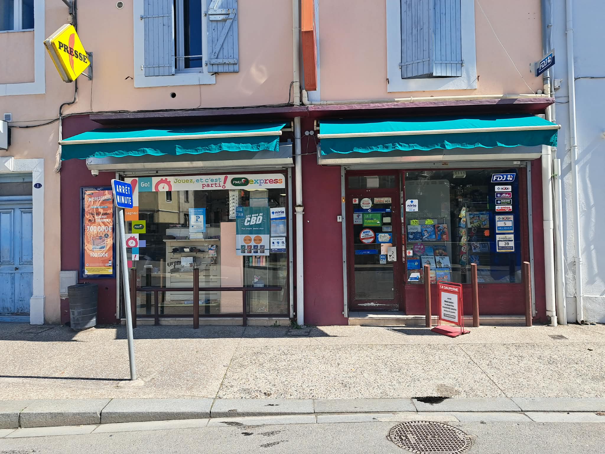 🔥 TABAC – FDJ – PMU – PRESSE | EMPLACEMENT N°1 | FORT POTENTIEL 🔥

📍 Le Teil (Ardèche) – à 15 min de Montélimar / 30 min de Valence

🚨 OPPORTUNITÉ RARE – DÉPART À LA RETRAITE EFFECTIF (fermeture envisagée)
Commerce exploité depuis +15 ans, à reprendre rapidement – prix attractif.

💼 LE COMMERCE

Situé au cœur d’une commune dynamique de 9 000 habitants, ce Tabac – Presse – FDJ – PMU bénéficie d’un :
✔ Emplacement central avec fort passage
✔ Excellente visibilité (façade rénovée récemment)
✔ Environnement commerçant (boulangerie, bar, restaurant, pharmacie…)
✔ Stationnement facile + arrêt minute devant

📊 SURFACE & ÉQUIPEMENTS

Surface de vente : 75 m²
Réserve : 10 m²
2 vitrines – 17 mètres linéaires presse (60 m développés)
Local sécurisé : coffre, alarme, vidéosurveillance, rideaux métalliques, vitres anti-effraction
Matériel récent : caisse (2024), copieur / scanner / mail

🛍️ ACTIVITÉS

Tabac
FDJ / Loto / Amigo
PMU + borne express
Presse
CBD
Carterie, cadeaux
Confiserie, boissons
Licence 3 (vente à emporter)
Compte Nickel

👉 Activité complète + revenus diversifiés

🚀 FORT POTENTIEL DE DÉVELOPPEMENT

De nombreuses pistes pour augmenter le chiffre d’affaires :
Élargir les horaires
Développer relais colis
Renforcer offre e-liquides / chicha
Développer produits à marge (cadeaux, souvenirs, snacking…)

👉 Commerce sain, avec potentiel immédiat de croissance

💰 CONDITIONS

Loyer attractif
Bail 3/6/9 renouvelé
Prix de vente : à débattre

👤 PROFIL IDÉAL

✔ Couple ou repreneur motivé
✔ Projet de reconversion
✔ Commerçant souhaitant développer un point de vente à fort potentiel

📞 Contact direct par téléphone pour plus d’informations ou organiser une visite
👉 Opportunité à saisir rapidement !