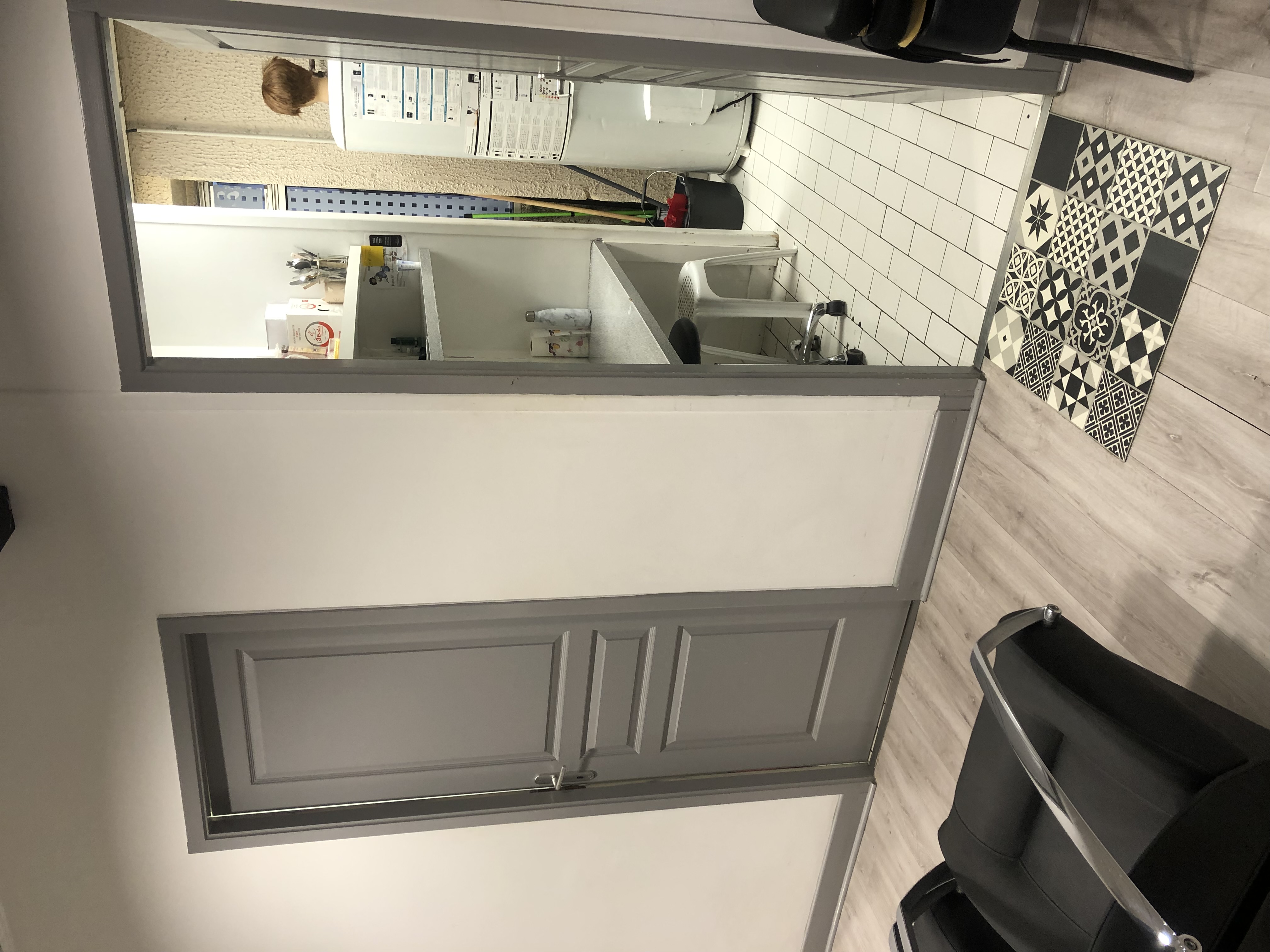 💇‍♀️ À SAISIR – SALON DE COIFFURE À VENDRE À AUCH (32)
📍 27 avenue de l’Yser – Quartier dynamique avec parkings à proximité

Vous rêvez de reprendre un salon de coiffure clé en main avec une clientèle fidèle et une équipe en place ?
➡️ Salon ouvert depuis 1978, excellente réputation
➡️ 75 m² bien agencés, 2 bacs à shampoing (dont 1 massant en rénovation)
➡️ Lave-linge et sèche-linge NEUFS
➡️ 2 salariées + 1 apprentie déjà en poste
➡️ Possibilité pour la gérante de rester comme salariée si souhaité

🔧 Aucun investissement lourd à prévoir – Salon prêt à travailler immédiatement !
💼 Parfait pour professionnel(le) ou investisseur souhaitant une activité stable et rentable.

📩 Intéressé(e) ? Contactez-moi pour plus d’infos ou une visite :
📧 anna.tonello72@gmail.com
📱 06 83 13 05 13 / 06 11 99 62 87

N’hésitez pas à partager autour de vous ! 🙏