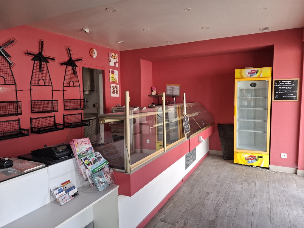 Bail commercial à vendre relatif à un commerce de Boulangerie-Pâtisserie.
Placé au cœur du village de 1250 habitants.
Ce commerce est équipé du matériel nécessaire à la fabrication sur place.
Un appartement de Type F3 est attenant au commerce.

Pour tous renseignements s'adresser à la Mairie au 02.38.97.83.91