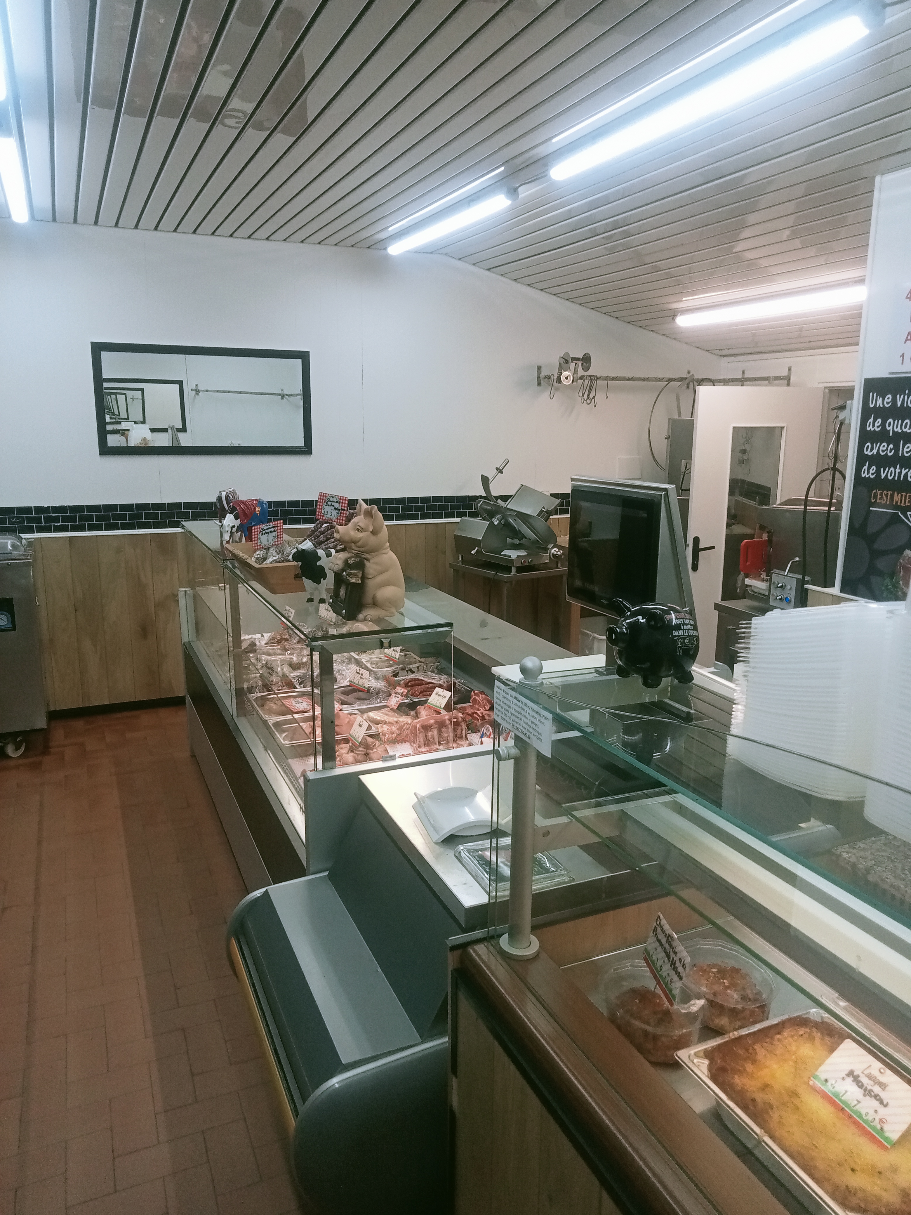 LOCATION GERANCE
MAGASIN ENTIEREMENT REFAIT
TRES A TRAVAILLER TOUT EQUIPE
IDEAL POUR UN SECOND ETABLISSEMENT
A VOIR ABSOLUMENT