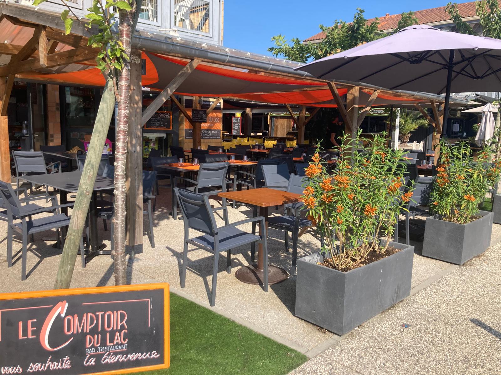 A vendre Fonds de commerce – Maubuisson

A 10 min de Lacanau plage, la station balnéaire de Carcan Maubuisson, une station familiale en plein développement touristique. Venez découvrir un local commercial situé sur une rue passante en face du lac de Maubuisson bénéficiant d’une belle visibilité.

Ce local est actuellement un restaurant et peut être réaménager en tout type de commerce.

Ce fond de commerce dispose de deux terrasses couvertes pouvant accueillir plus de 80 couverts, d’une grande cuisine et bar entièrement équipés, d’espaces de stockage.

Ce restaurant ayant une très bonne réputation, connu de la station depuis 2017 et fort potentiel pour continuer à le développer.

Non soumis au DPE, Normes et Expertises validées. Aucuns travaux d’installation à prévoir

Licence IV vendue avec le fonds de commerce.

Ce restaurant représente une opportunité exceptionnelle pour un premier investissement.

De plus, un logement de type 4 peut être mis à disposition attenant au restaurant.
Pour plus d'informations, n'hésitez pas à me contacter.

Points forts : 
- Chiffre d'affaires à développer 
- Bonne clientèle fidèle 
- Libre de tout salarié
- Disponibilité immédiate