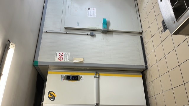 Au Pays Basque belle affaire pour un couple, fond de commerce de  boulangerie pâtisserie qui se situe au centre du village de 1900 habitants cadre de vie très agréable .
Avec tous commerces à proximité Deux restaurants, une épicerie, coiffeurs, école privée et public , maison médicale et maison de retraite...Intermarché.
CA réalisés entièrement en boutique . Bonne rentabilité.
2 Salariés.

Activité : Boulangerie, Pâtisserie, Sandwicherie.
Fermeture le mercredi.
Idéale pour un couple.

Locaux et équipement : Grand local agréable et lumineux de 220m² (laboratoires boulangerie séparés de la pâtisserie). Bureau, vestiaire, douche ,garage et pièce de stockage à farine .
Loyer de 1100€