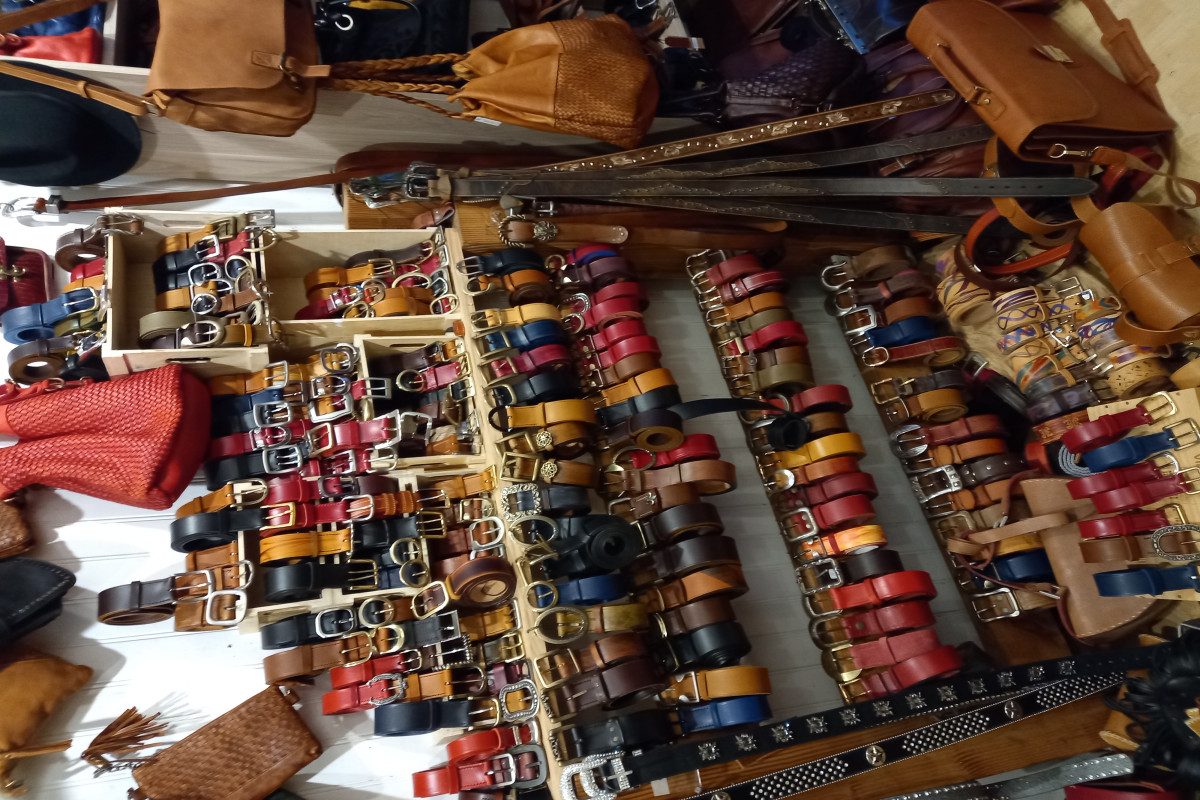 Fabrication d articles de sellerie maroquinerie à vendre avec formation de trois à six mois situé à roscoff site touristique