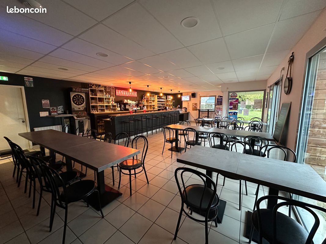 🍻 À VENDRE – LA TAVERNE – BAR / TABAC / RESTAURANT 🍽️

📍Affaire saine et pouvant être fortement développée

Vous recherchez une affaire clé en main, avec une clientèle fidèle et de nombreuses possibilités de développement ?
La Taverne est une adresse conviviale et chaleureuse qui ne demande qu’à poursuivre son histoire avec un nouveau projet.

✨ Les atouts de l’établissement :
• 🍺 Activité bar – tabac – restaurant 32 couverts
• 🏡 Établissement chaleureux et convivial
• 🍽️ Cuisine professionnelle équipée
• 🌿 Espace extérieur / terrasse
• 👥 Clientèle locale
• 📈 Chiffre d’affaires intéressant et potentiel de développement
• 🔑 Affaire vendue avec son matériel et ses équipements
• 🚀 De nombreuses possibilités pour développer encore l’activité : restauration, animations, soirées, événements, privatisations…

Une affaire particulièrement intéressante pour un couple ou un professionnel souhaitant reprendre un commerce avec une activité existante et un réel potentiel.
Aucuns travaux à prévoir tout a été refait en 2024!
Loyer très intéressant, la mairie est propriétaire des murs.

💰 Prix de vente : 77 000 €

📞 Renseignements complémentaires et visites sur demande.
Les informations financières et les conditions de reprise seront communiquées aux personnes réellement intéressées.

📩 N’hésitez pas à me contacter en privé pour échanger sur le projet.

Une belle affaire à découvrir !