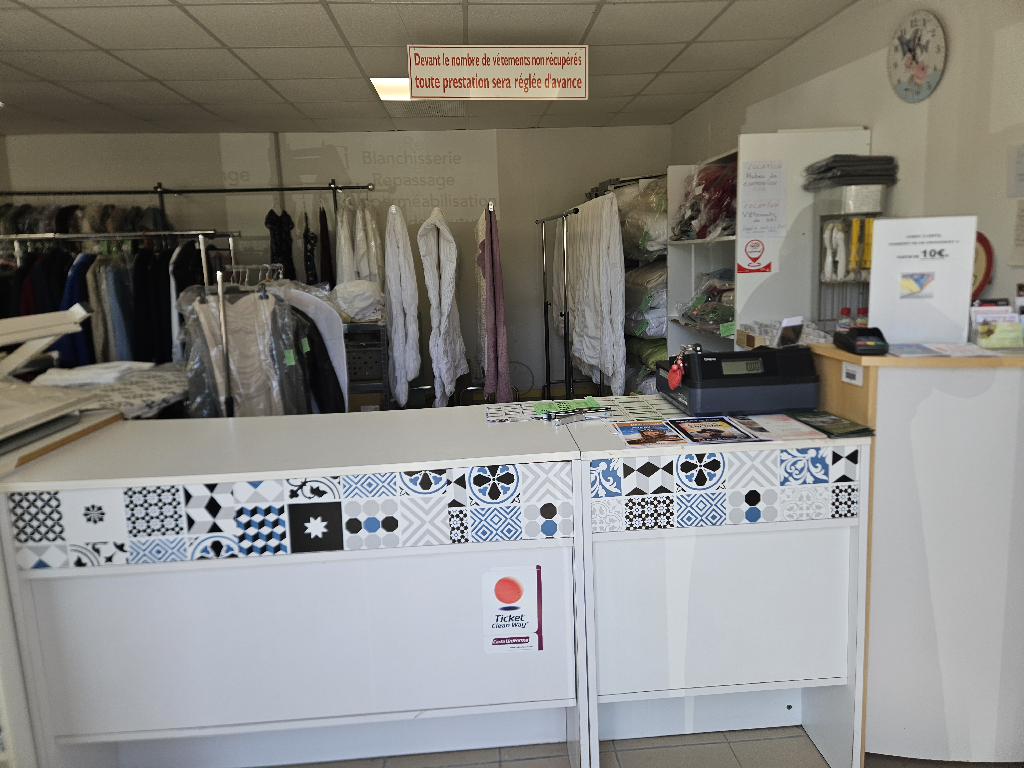 Pressing en aquanettoyage.
50 m2.
Clientèles particuliers et professionnels fidèles. 
Tout le matériels en bon état. 
Idéalement situé avec parking. 
Proche de 2 grandes surfaces et du centre ville. 
Loyer modéré. 
Petit prix de vente cause santé.