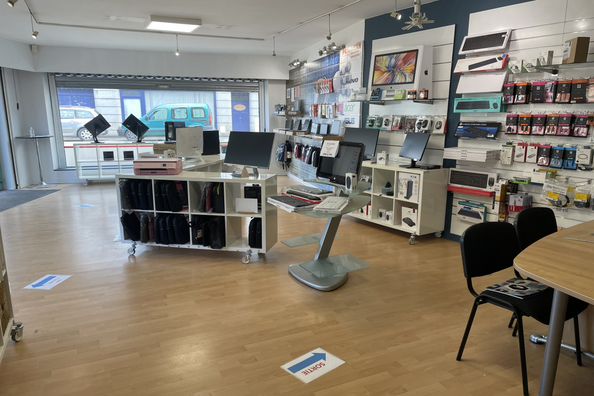 Ma société, créée en 1992, est une entreprise de services et de distribution informatiques.

Après 29 ans, je souhaite vendre le fonds de commerce de mon entreprise afin de me consacrer à de nouveaux #challenges.

Vous aussi vous avez de nouvelles idées de vie ? Le siège de mon entreprise est à Douarnenez. Pour celui qui aime l?océan, la plongée, la vie associative et les bateaux (et l'informatique quand même) , c'est un petit #paradis.

Si votre ambition personnelle est en adéquation avec les quelques lignes du dessus, je suis à votre entière disposition.

Visite du site, suivez ce lien:
https://my.matterport.com/show/?m=BJb23toCcz4