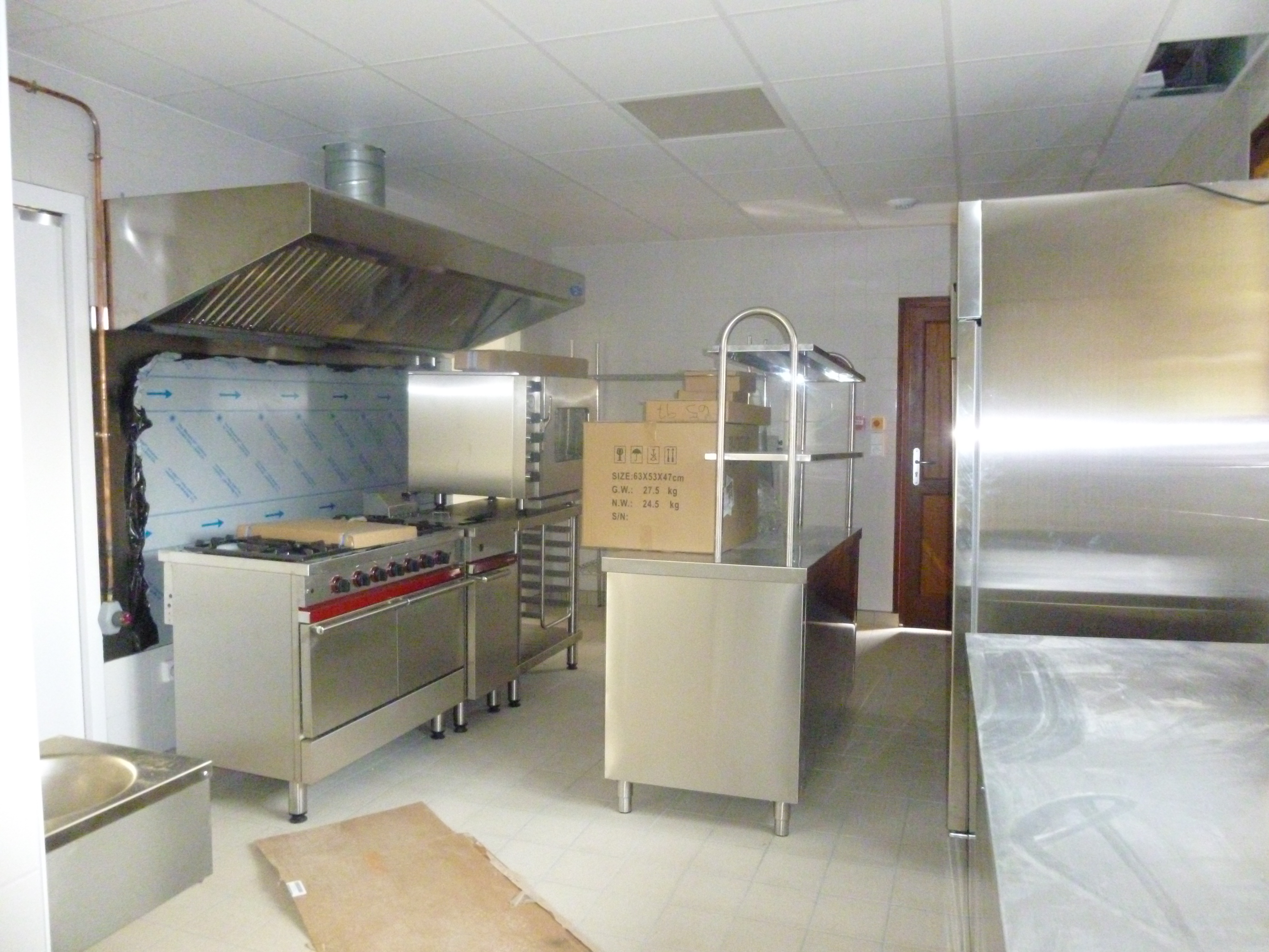 cherche gerant pour restaurant bar epicerie ensemble neuf conviendrait a couple professionnel de la restauration motives local tout equipe cle en main region tres touristique prix location raisonnable logement a proximitee disponible assez rapidement en cours d achevement