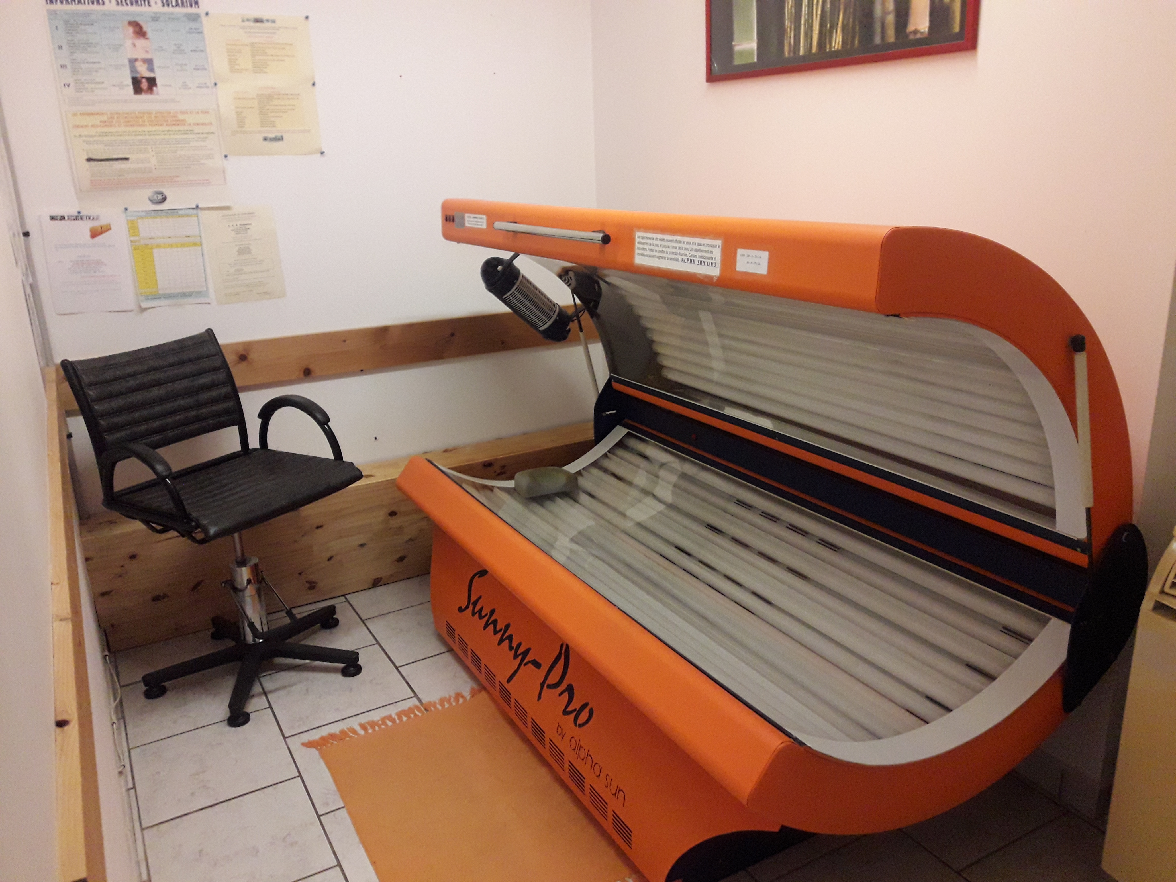 VDS FDS DE COMMERCE COFFURE MIXTE A PROXIMITE D'UN CENTRE VILLE, AXE TRES PASSANT.
LE FDS EST VENDU AVEC L'ENSEMBLE DU MATERIEL
CLIENTELE FIDELE
LE LOCAL EST COMPOSE DE 3 PIECES PRINCIPALES: 
UNE DEDIEE A LA COIFFURE ,UNE CABINE UV/ESTHETIQUE ET RESERVE
BAIL COMMERCIAL COIFFURE ET ESTHETIQUE
LOYER 600€ TTC EAU COMPRISE