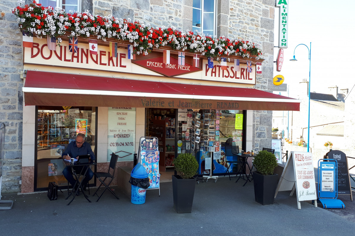 Dans une commune de bord de mer où il fait bon vivre, belle boulangerie, pâtisserie, multi-services
Locaux propres et fonctionnels, matériel récent
Tournées 4 jours par semaine sur communes aux alentours
Logement F4 avec cour et jardin
Pour plus de renseignements, nous contacter