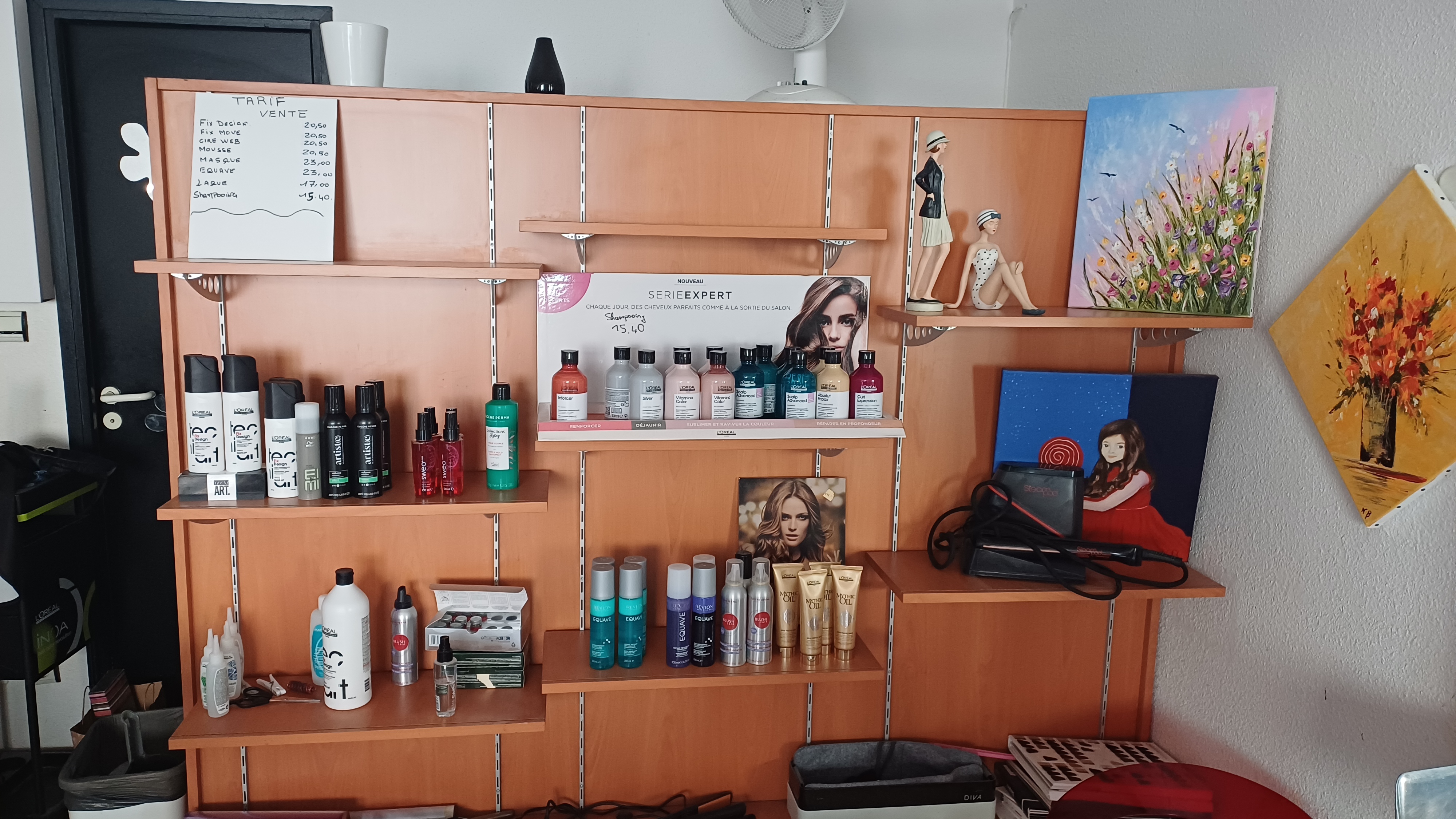 Vend salon de coiffure,le fond uniquement tout le matériel reste à l'intérieur, très bonne clientèle.
Petit loyer environ 300€

Pour plus de renseignements vous pouvez me contacter au
06.16.86.25.12